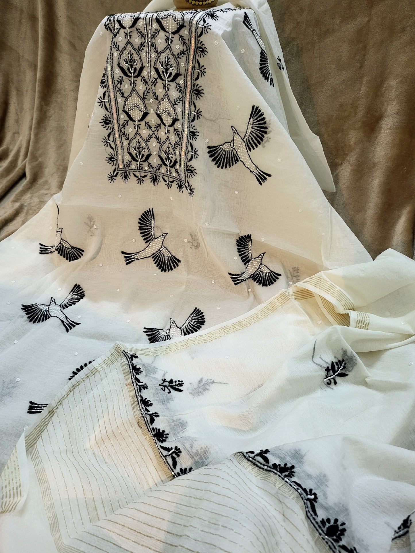 Chikankari chanderi set: Hand embroidered