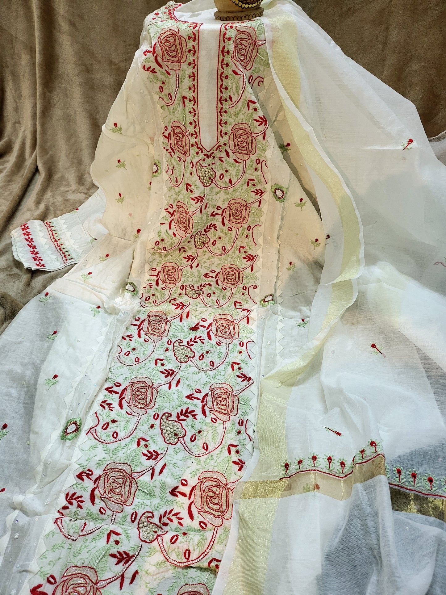 Chikankari chanderi set: Hand Embroidered