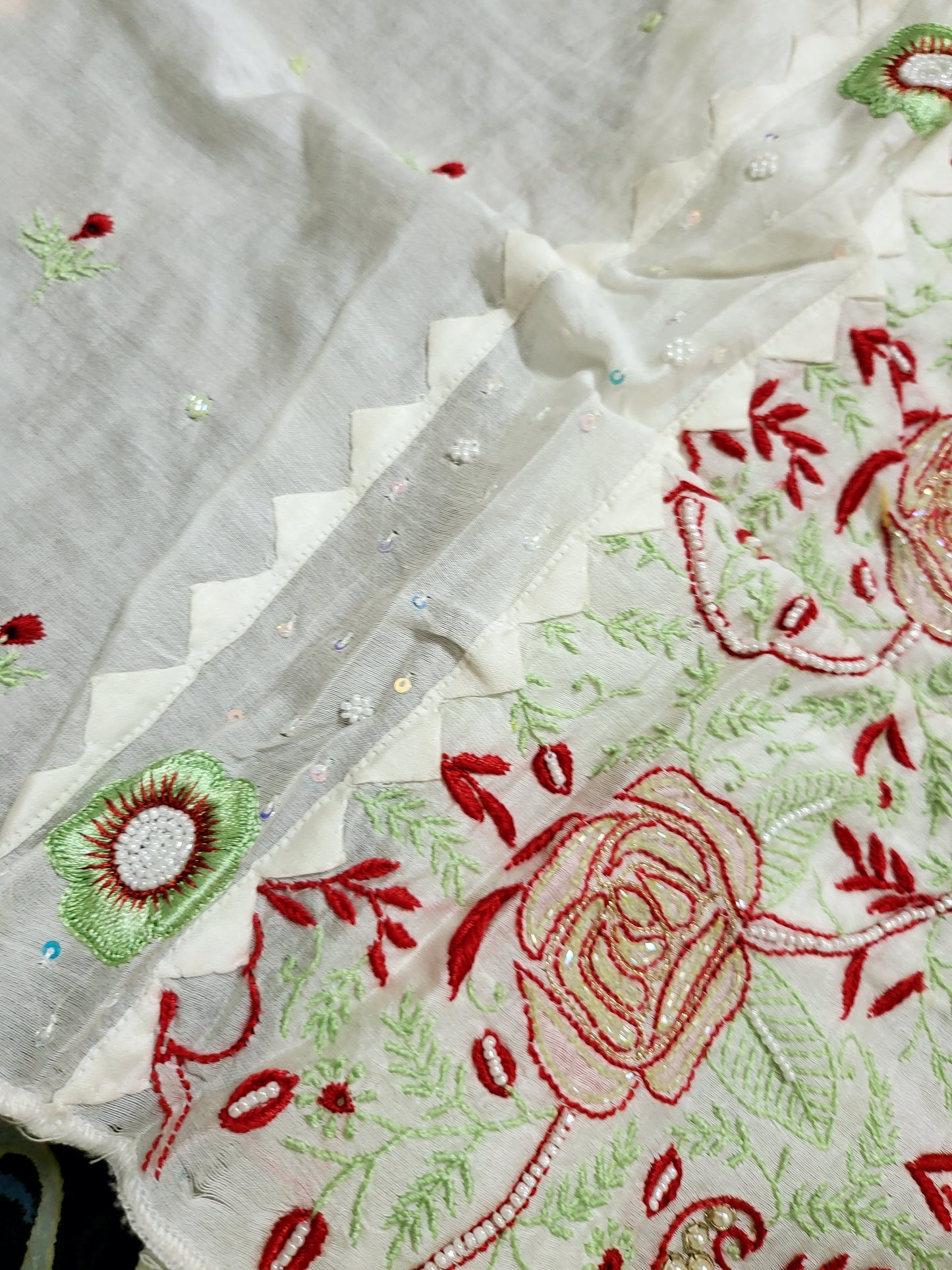 Chikankari chanderi set: Hand Embroidered