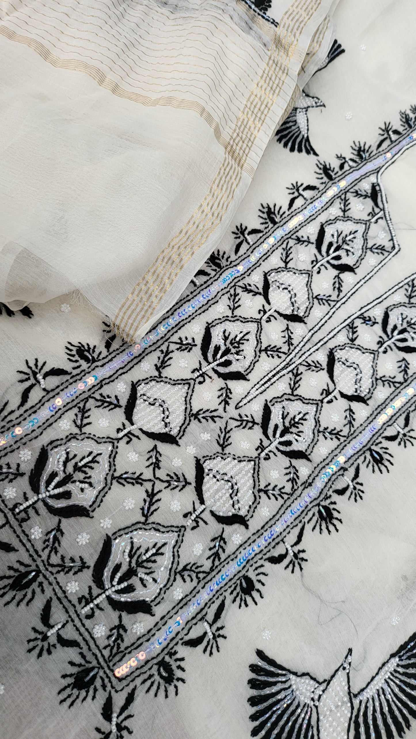 Chikankari chanderi set: Hand embroidered