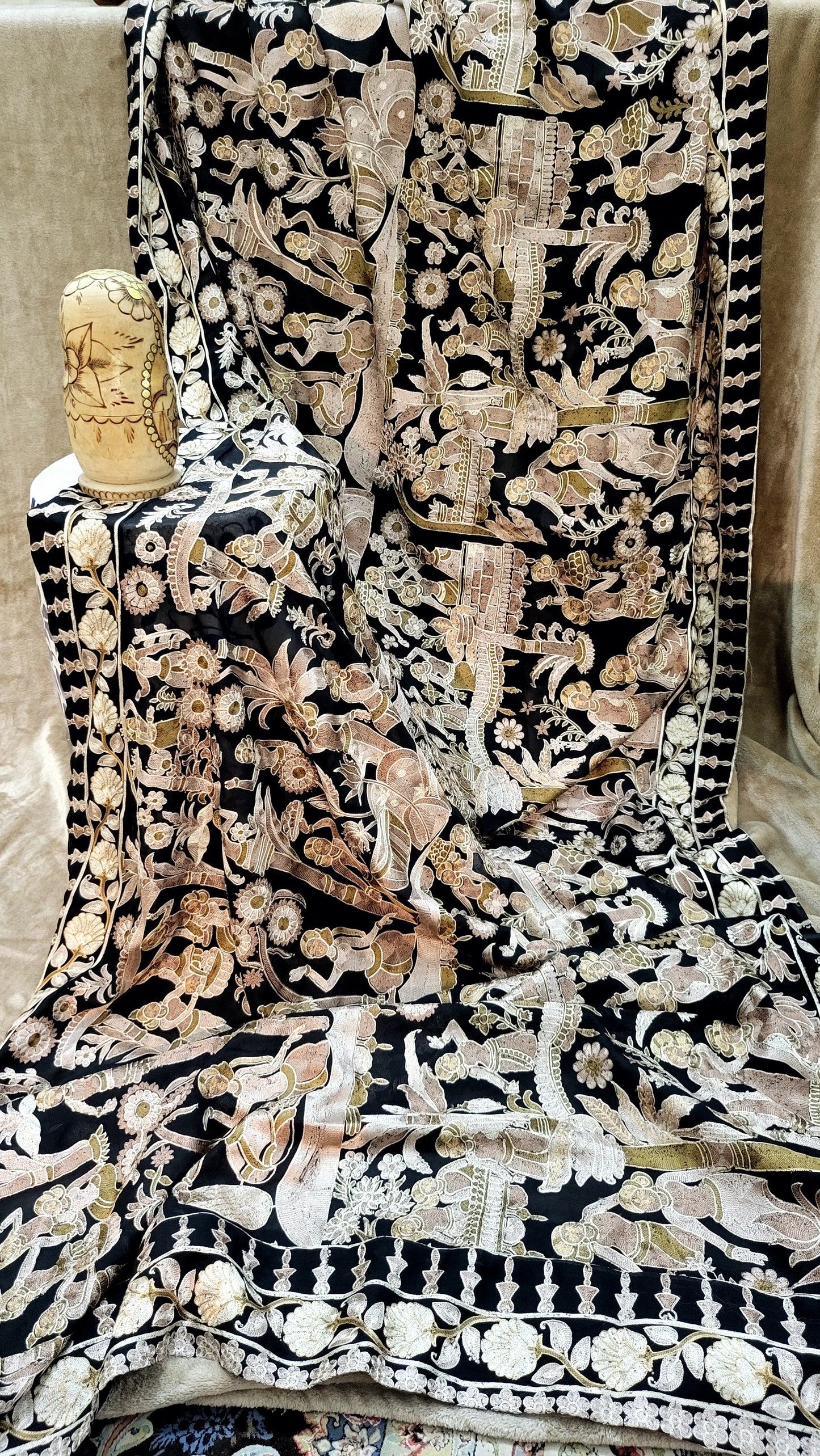 Embroidered dupata: georget
