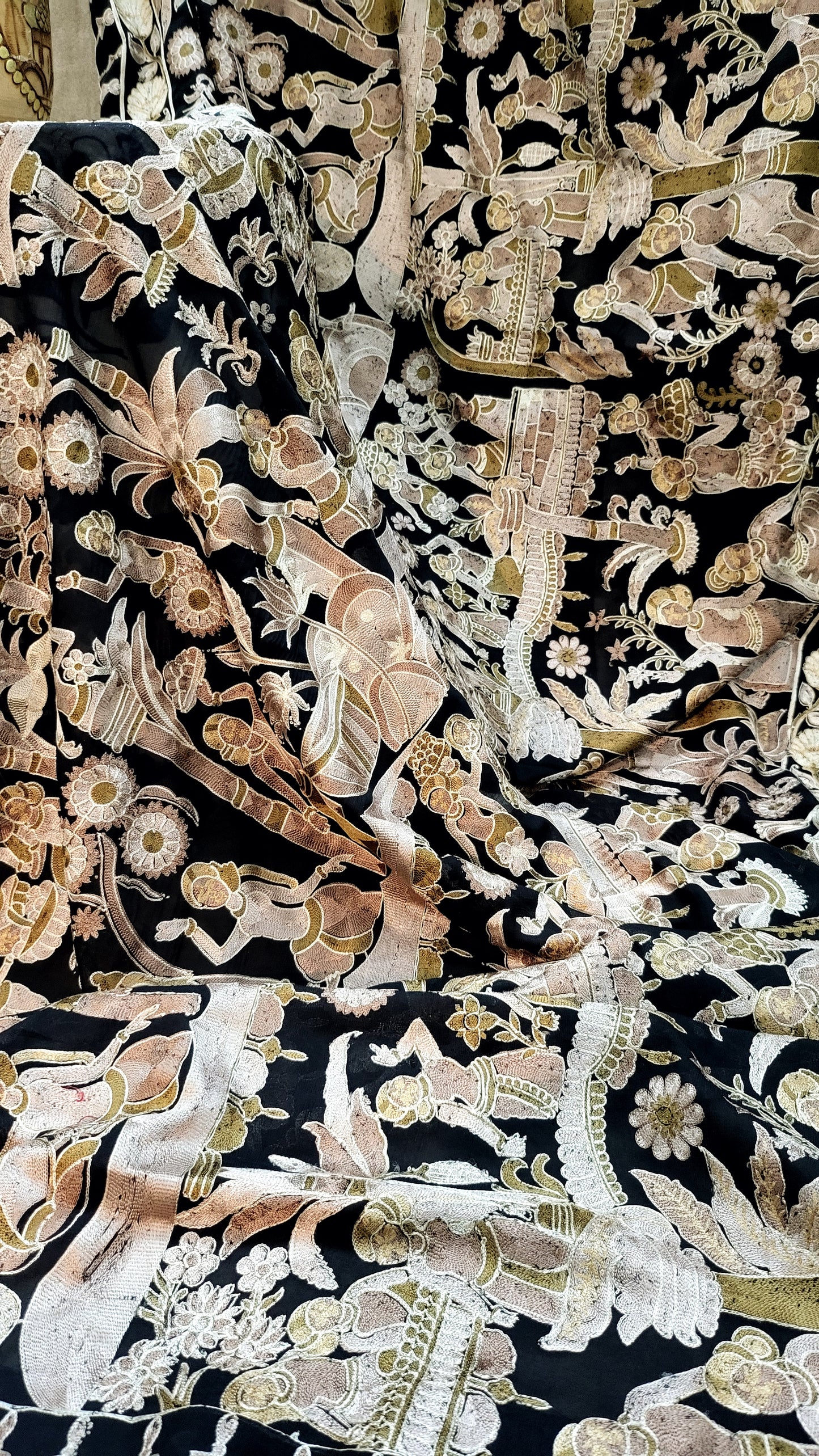 Embroidered dupata: georget