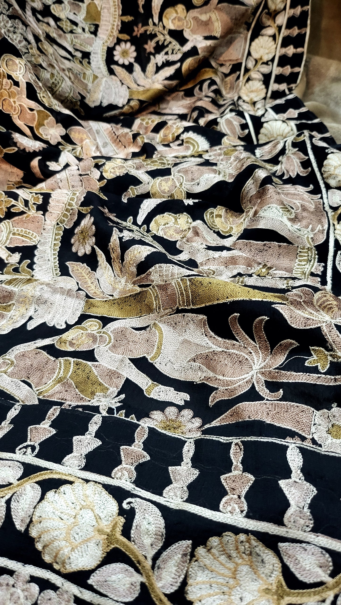 Embroidered dupata: georget