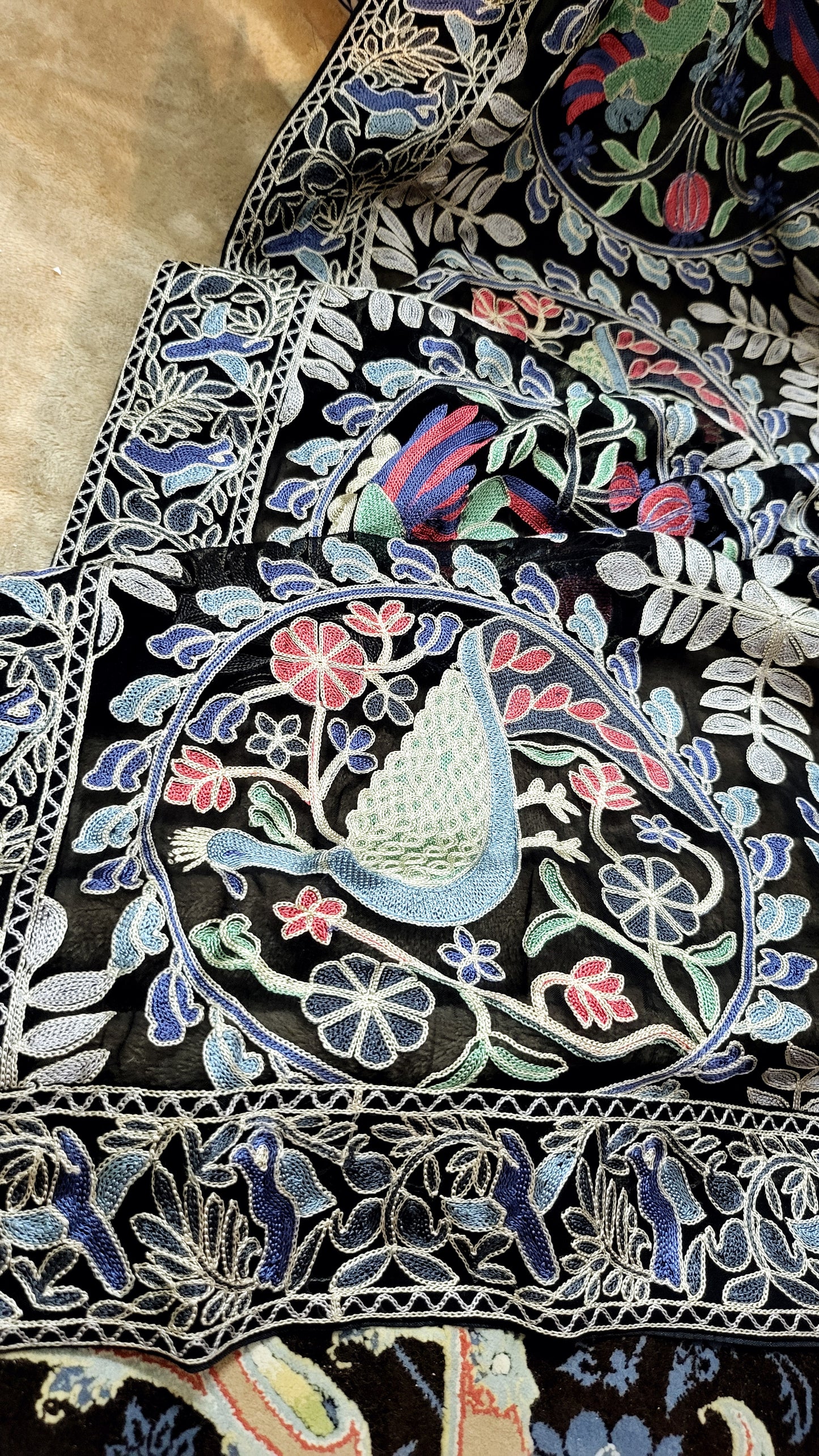 Embroidered dupata : georget