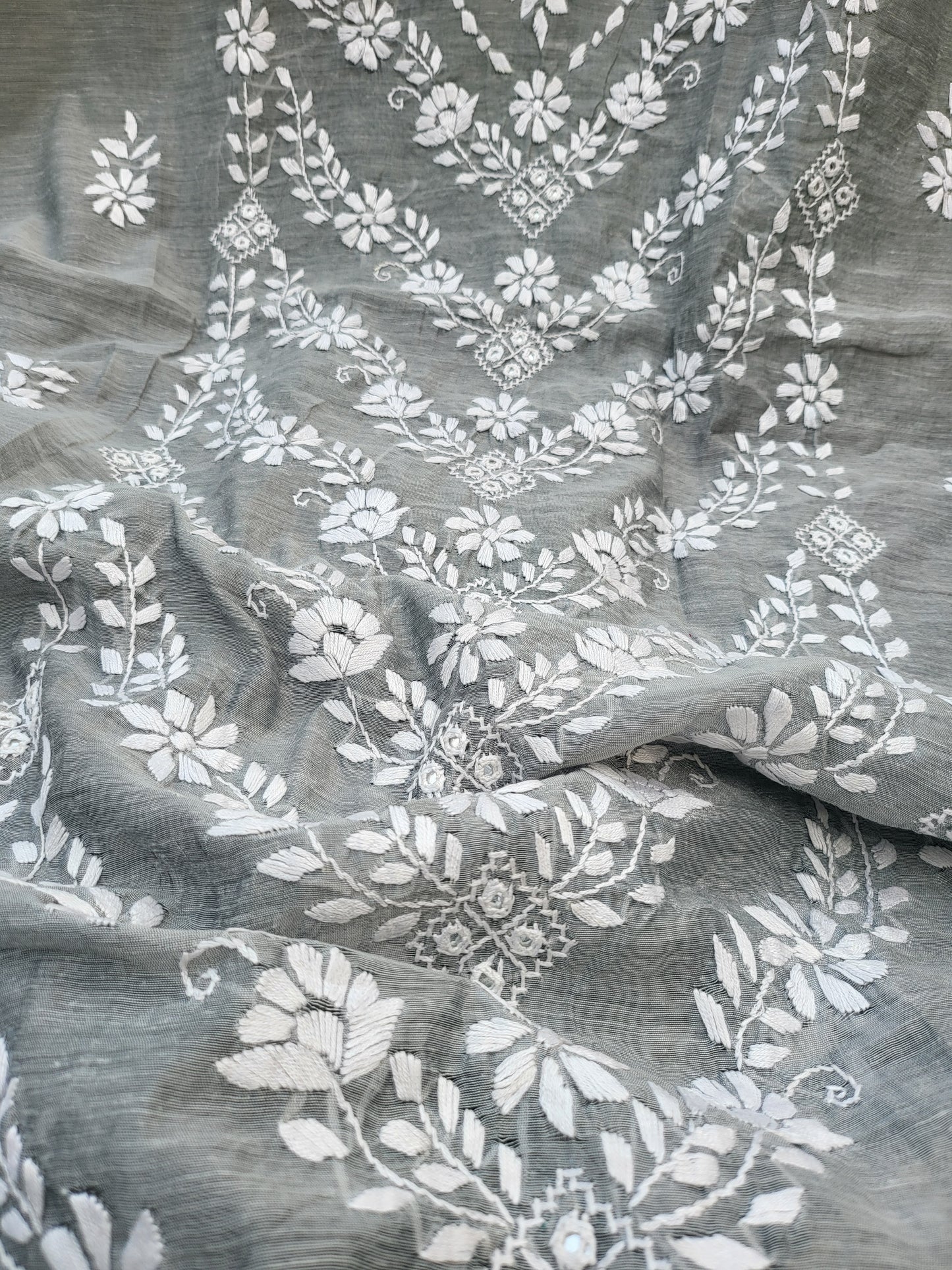 Paper lawn : suit