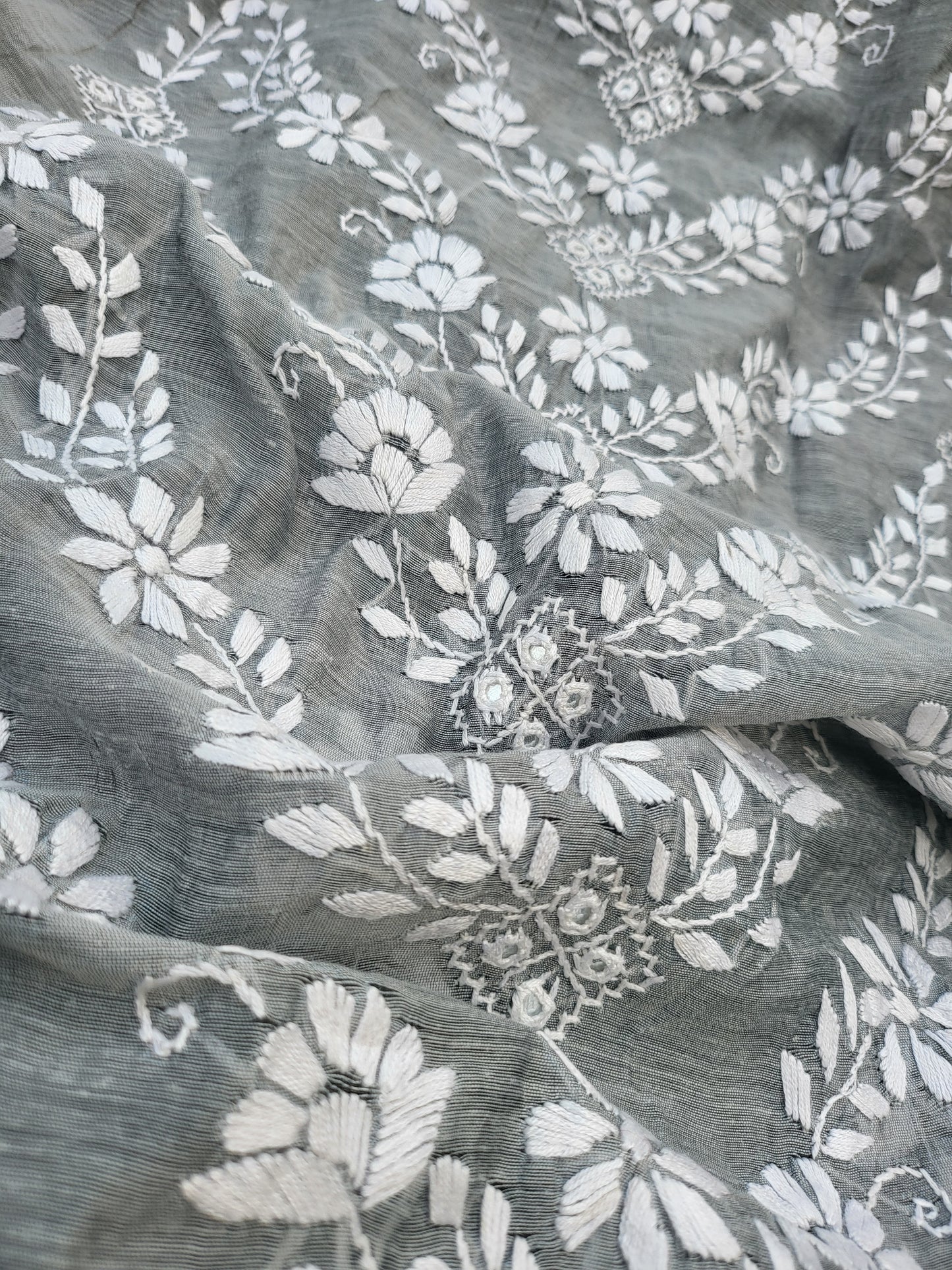 Paper lawn : suit
