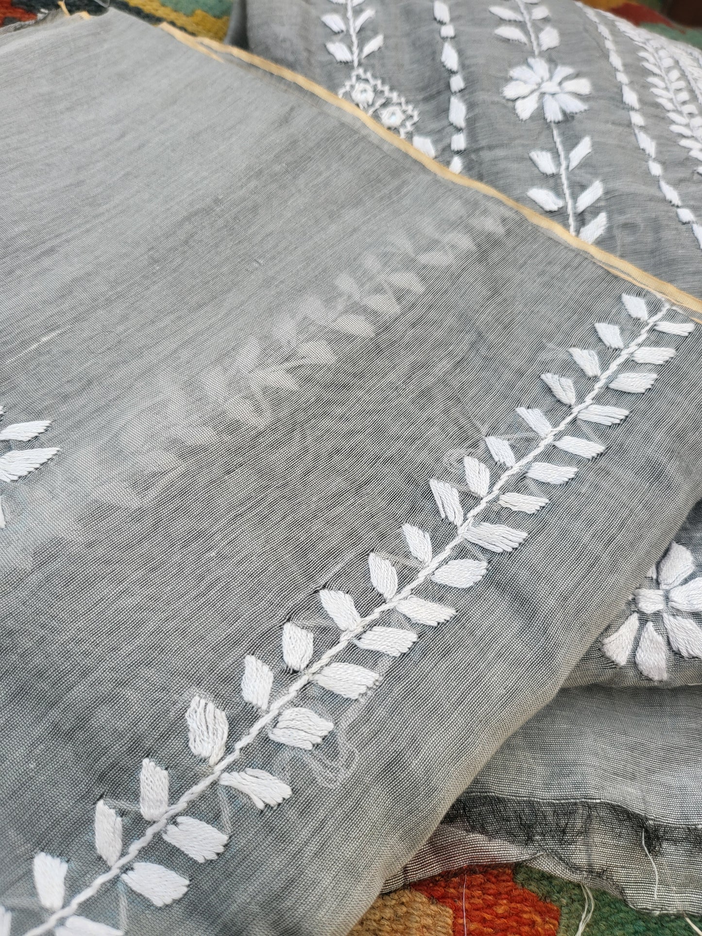 Paper lawn : suit