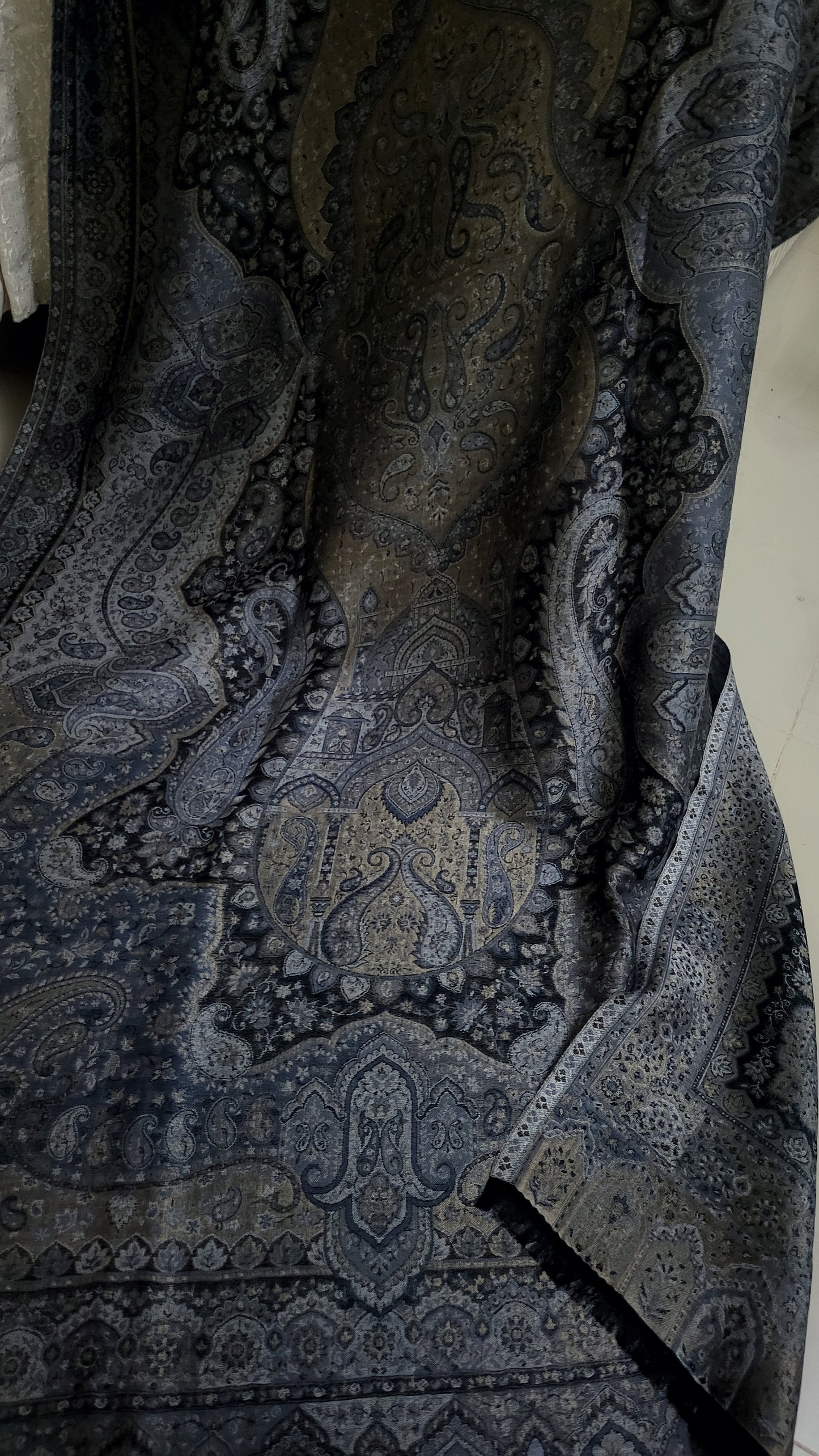 Moonlight Reversible kaani : shawl