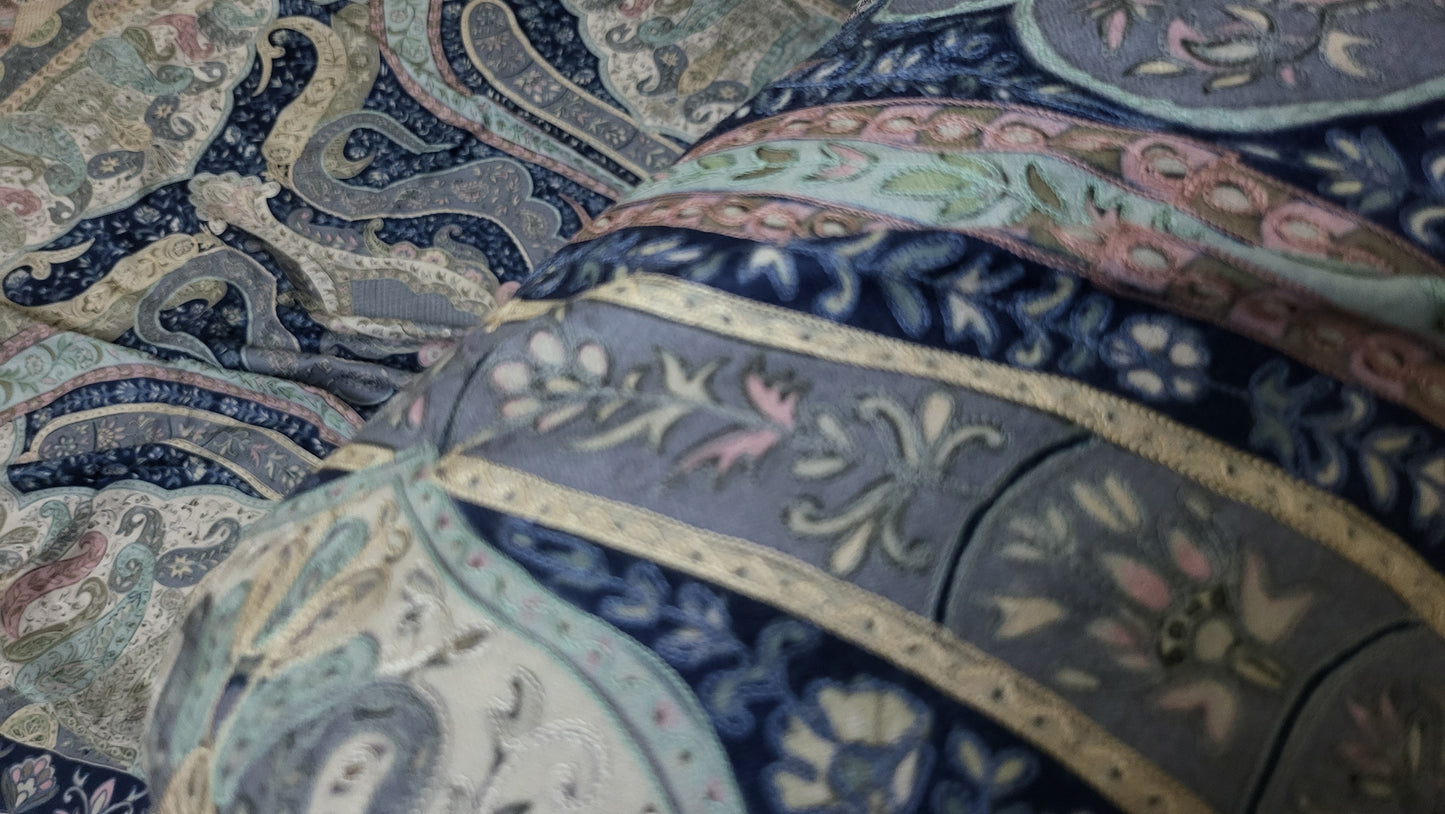 Reelkaar shawl : Embroidered
