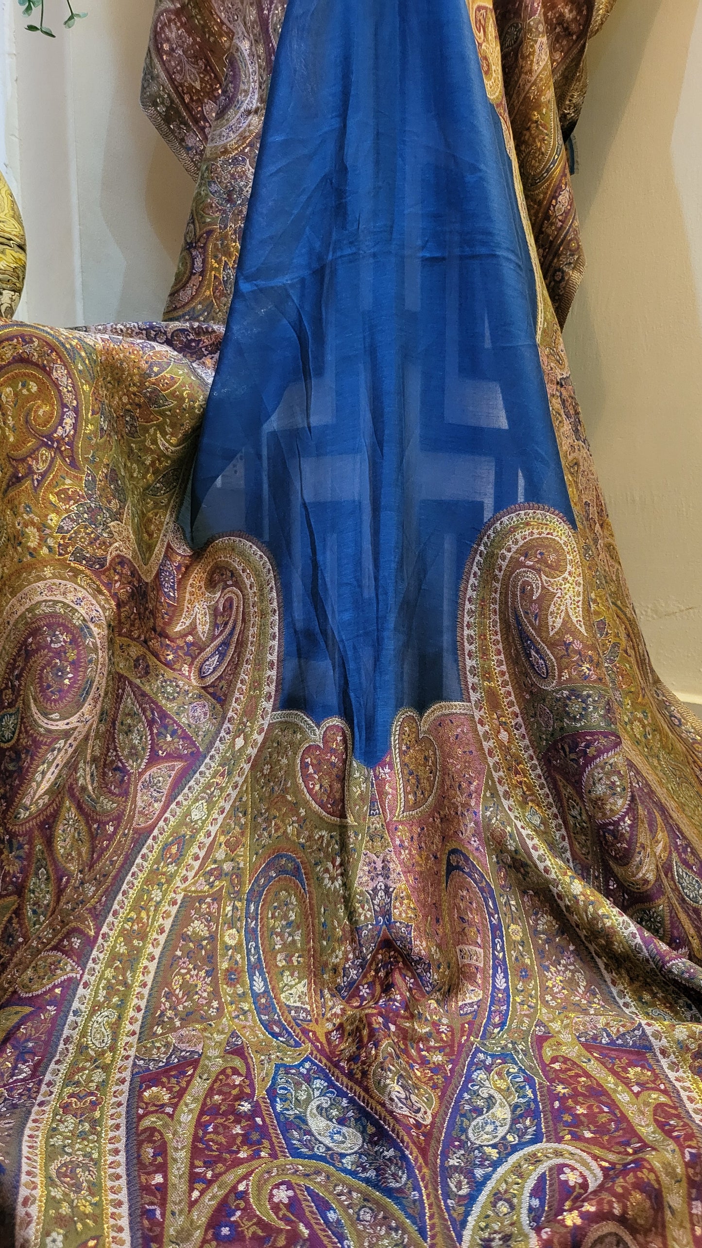 Silk kaani : shawl