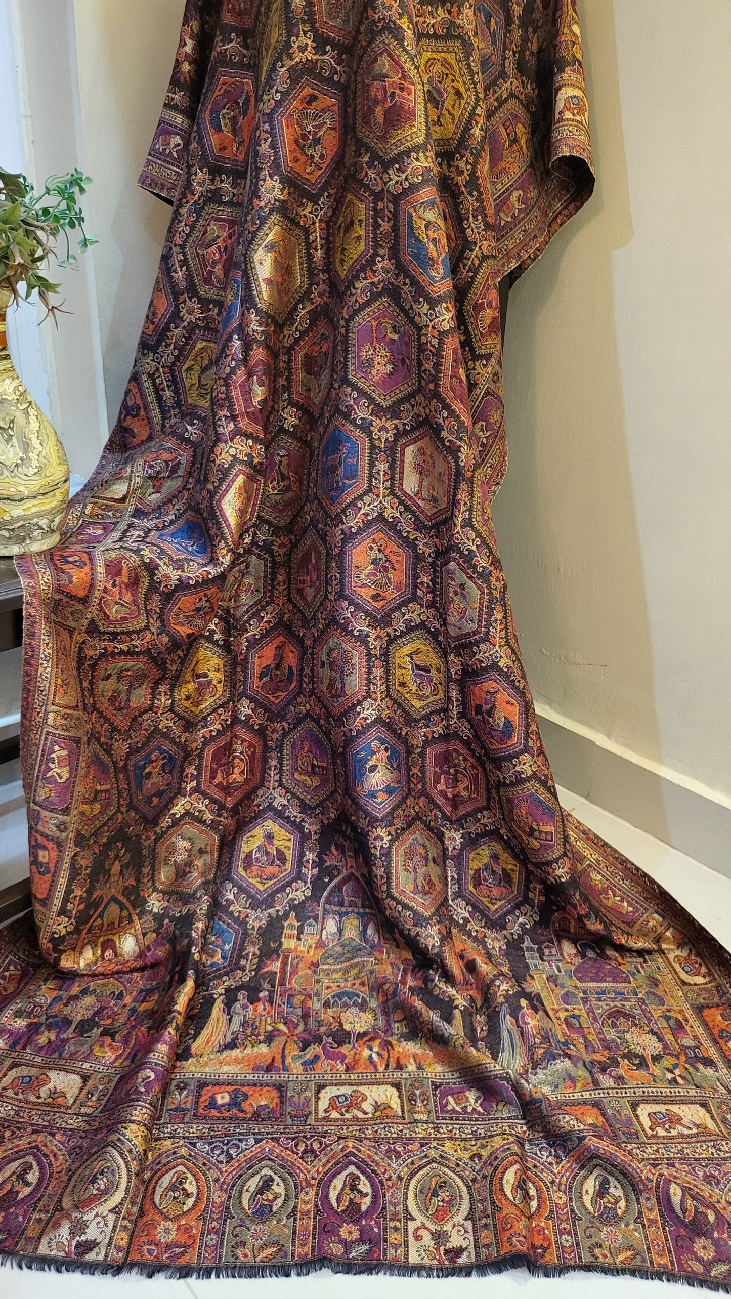 Royal moonlight kanni: Reversible shawl