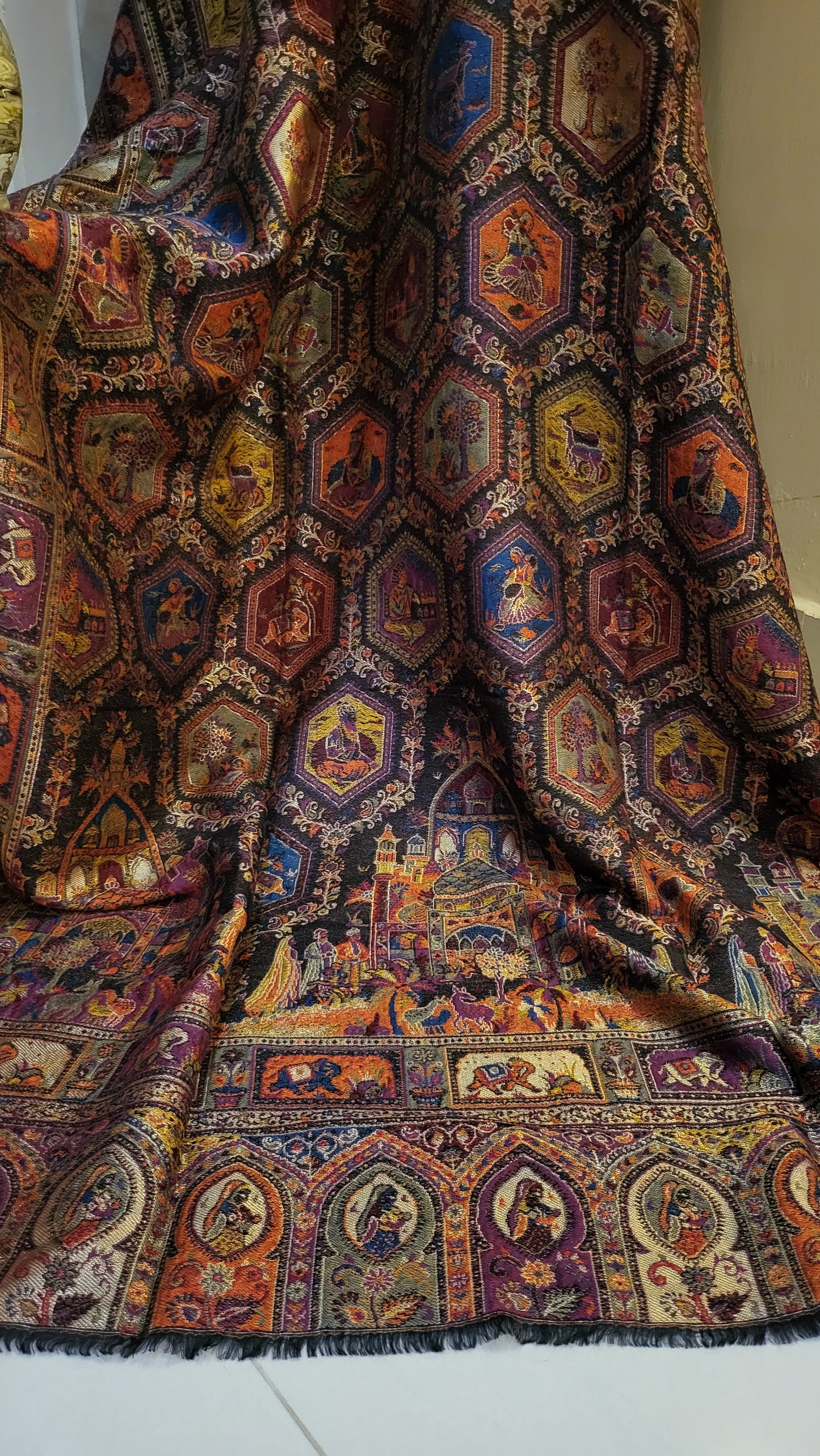 Royal moonlight kanni: Reversible shawl