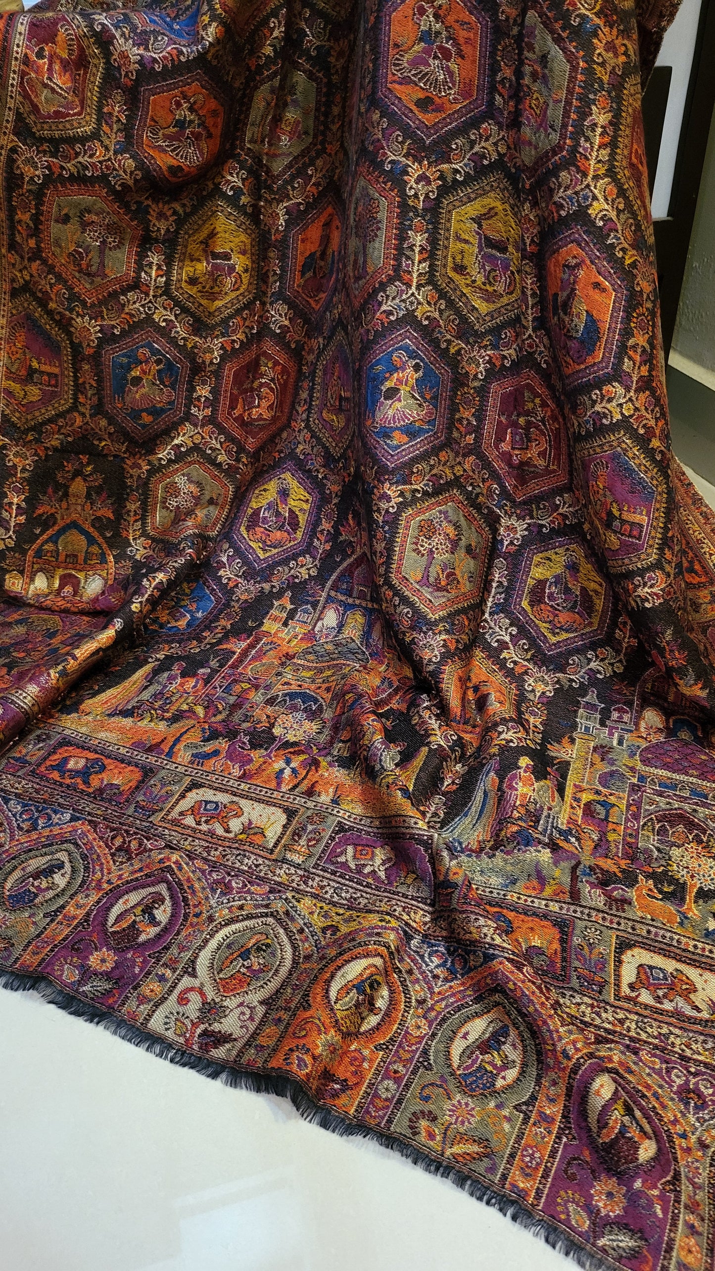Royal moonlight kanni: Reversible shawl