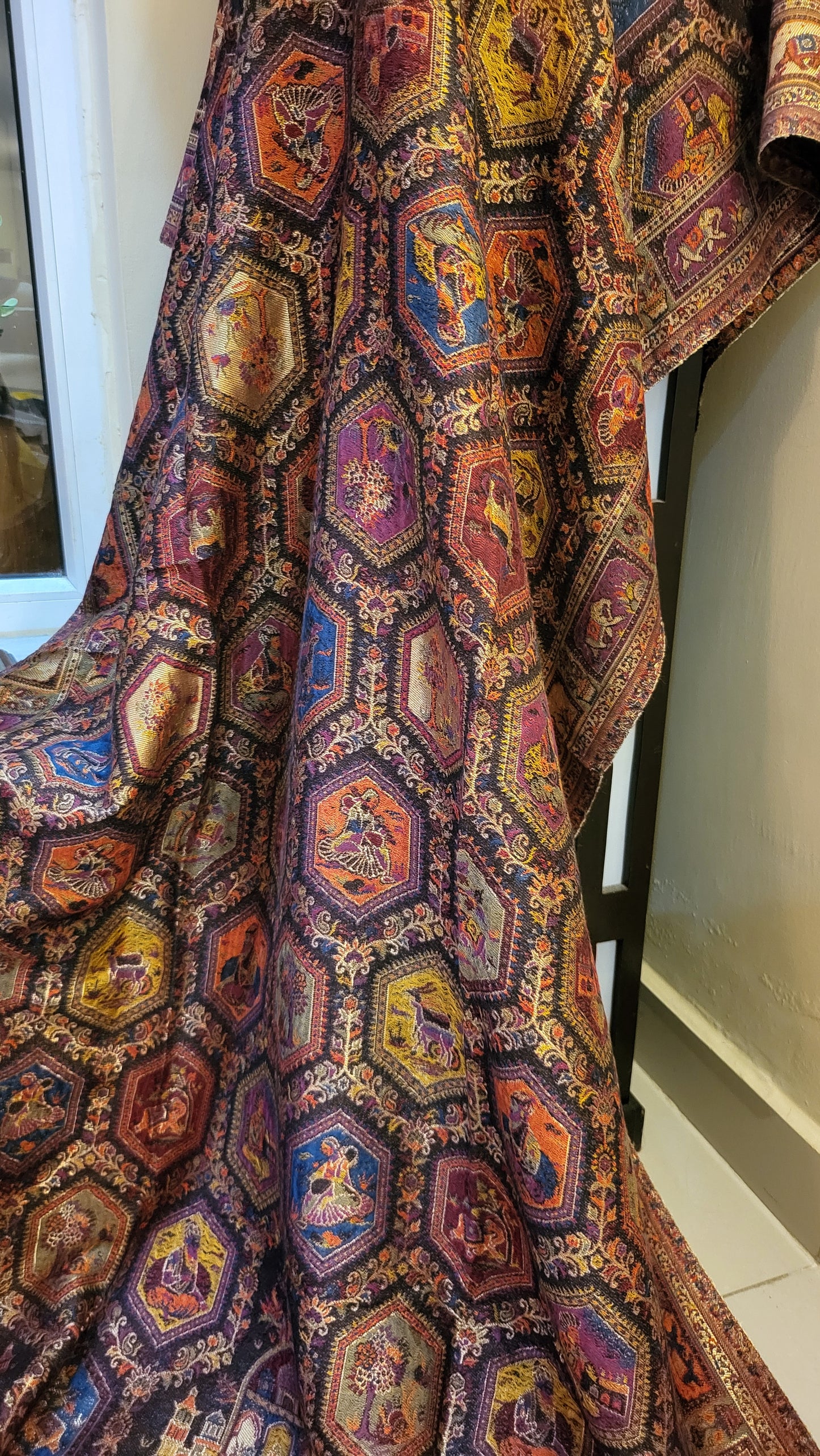 Royal moonlight kanni: Reversible shawl