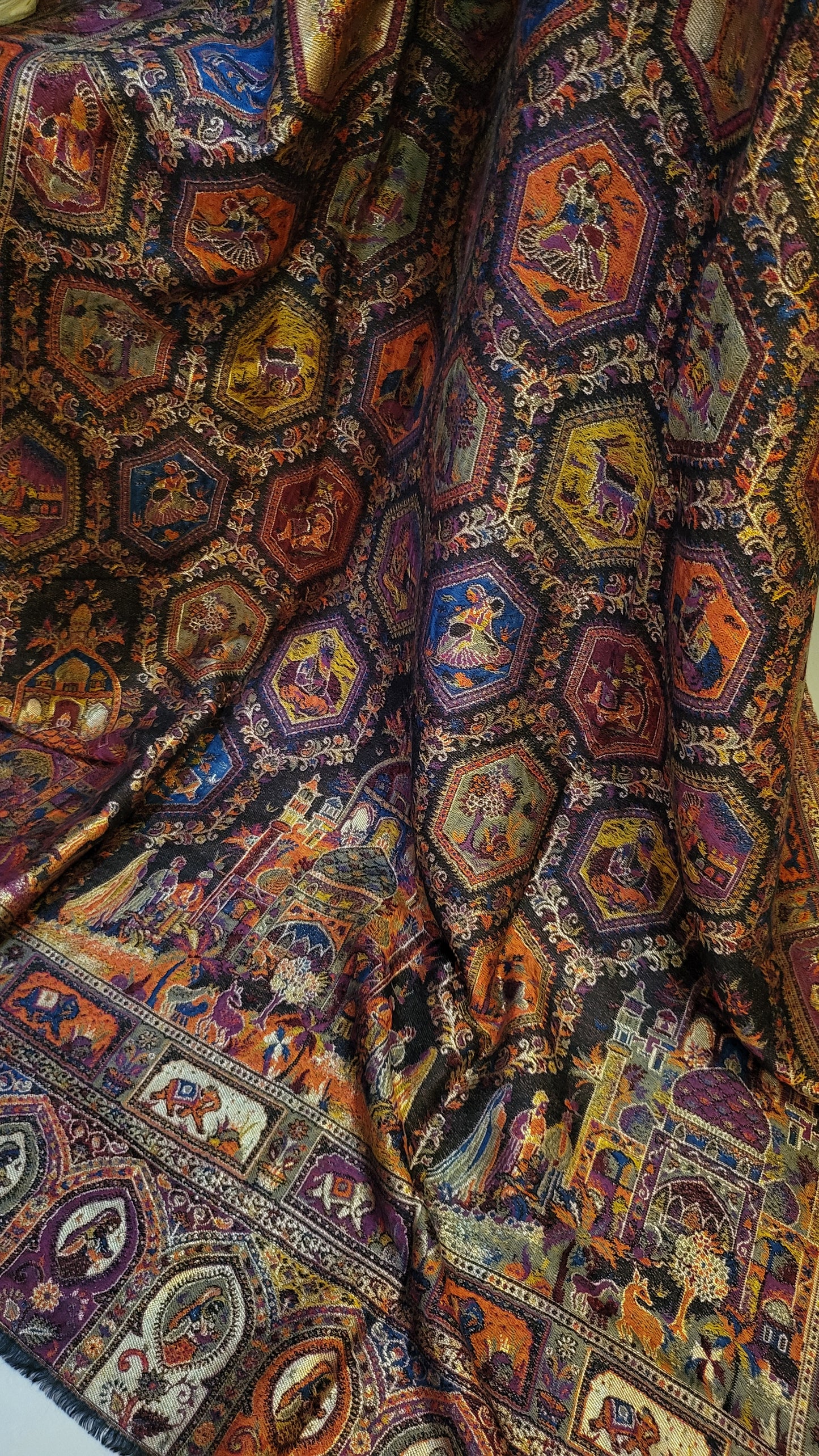 Royal moonlight kanni: Reversible shawl
