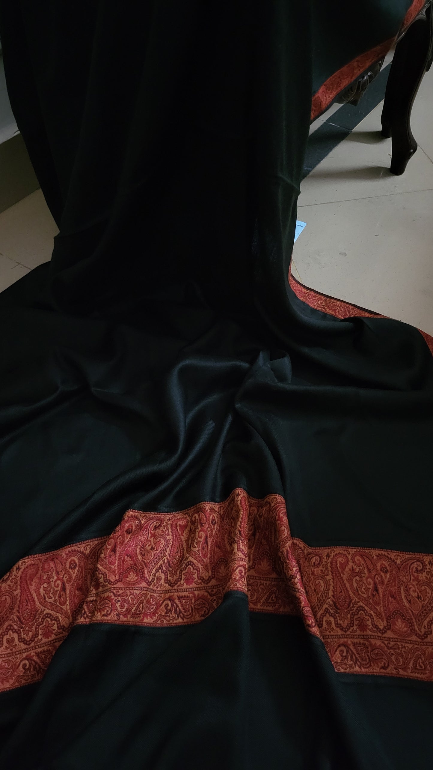 Kaani border shawl : woolen pashmina