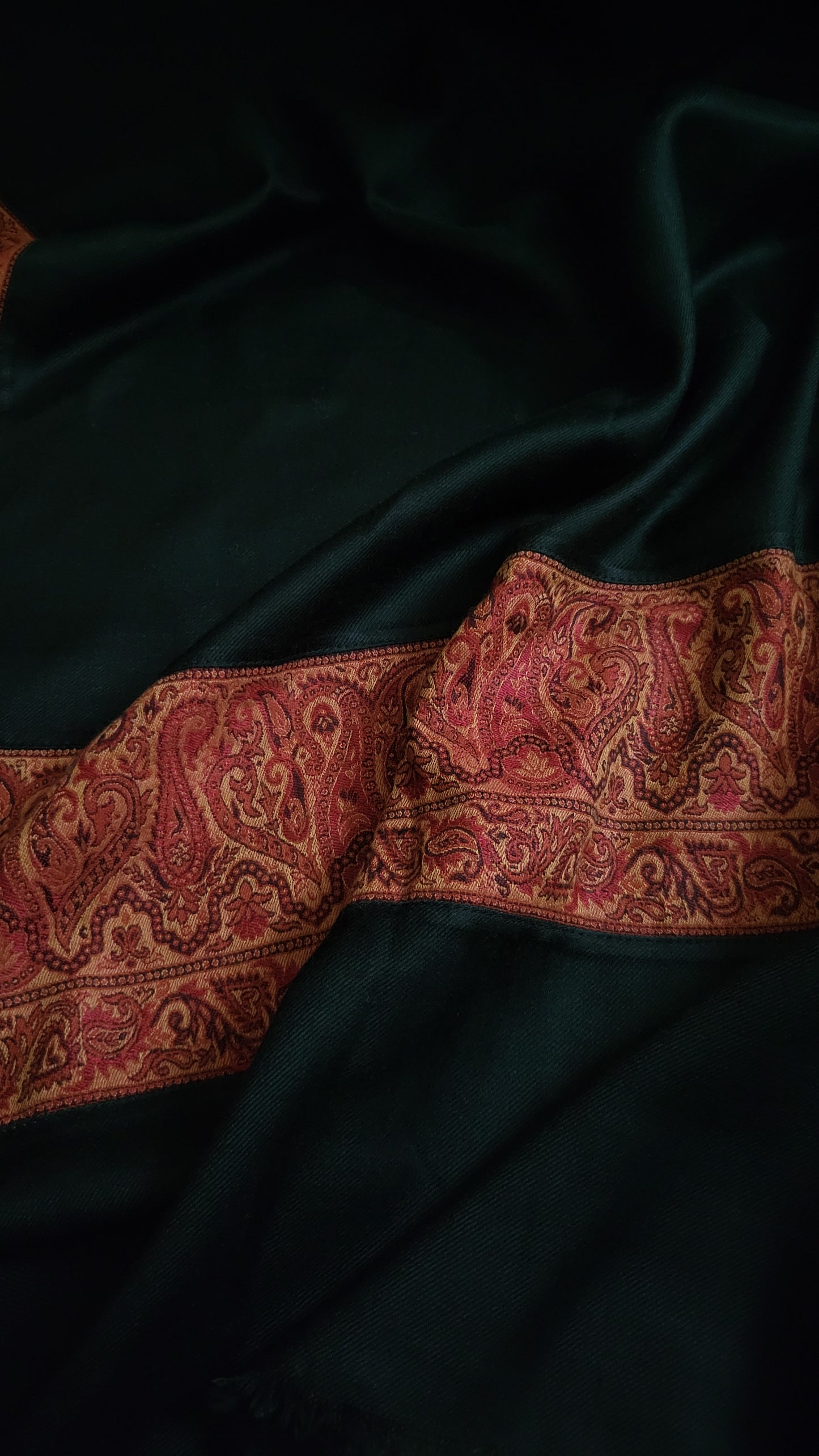 Kaani border shawl : woolen pashmina