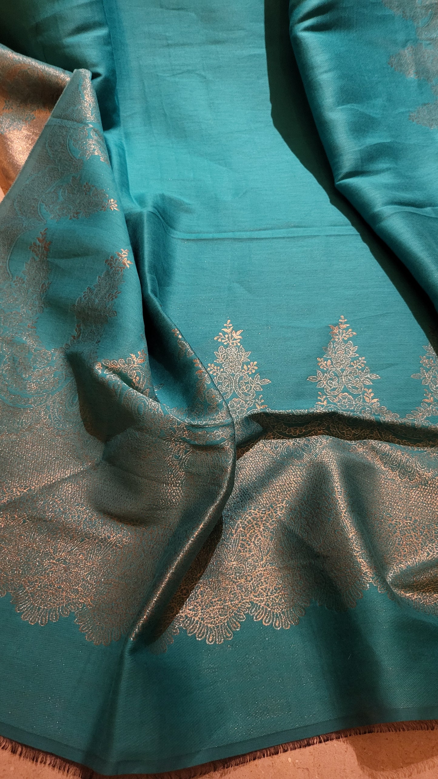 Moonlight kaani: Reversible shawl