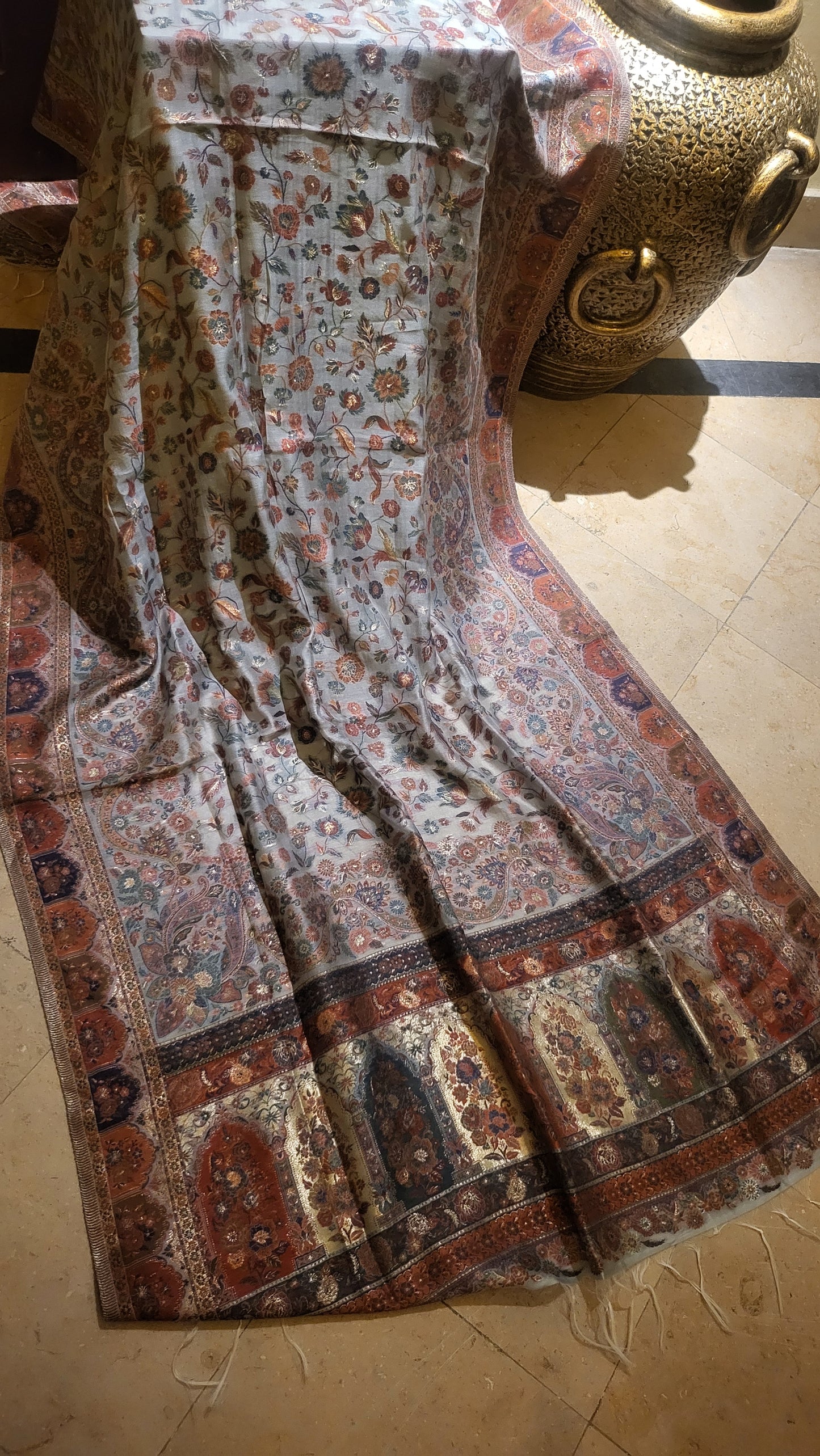 Silk kaani : shawl