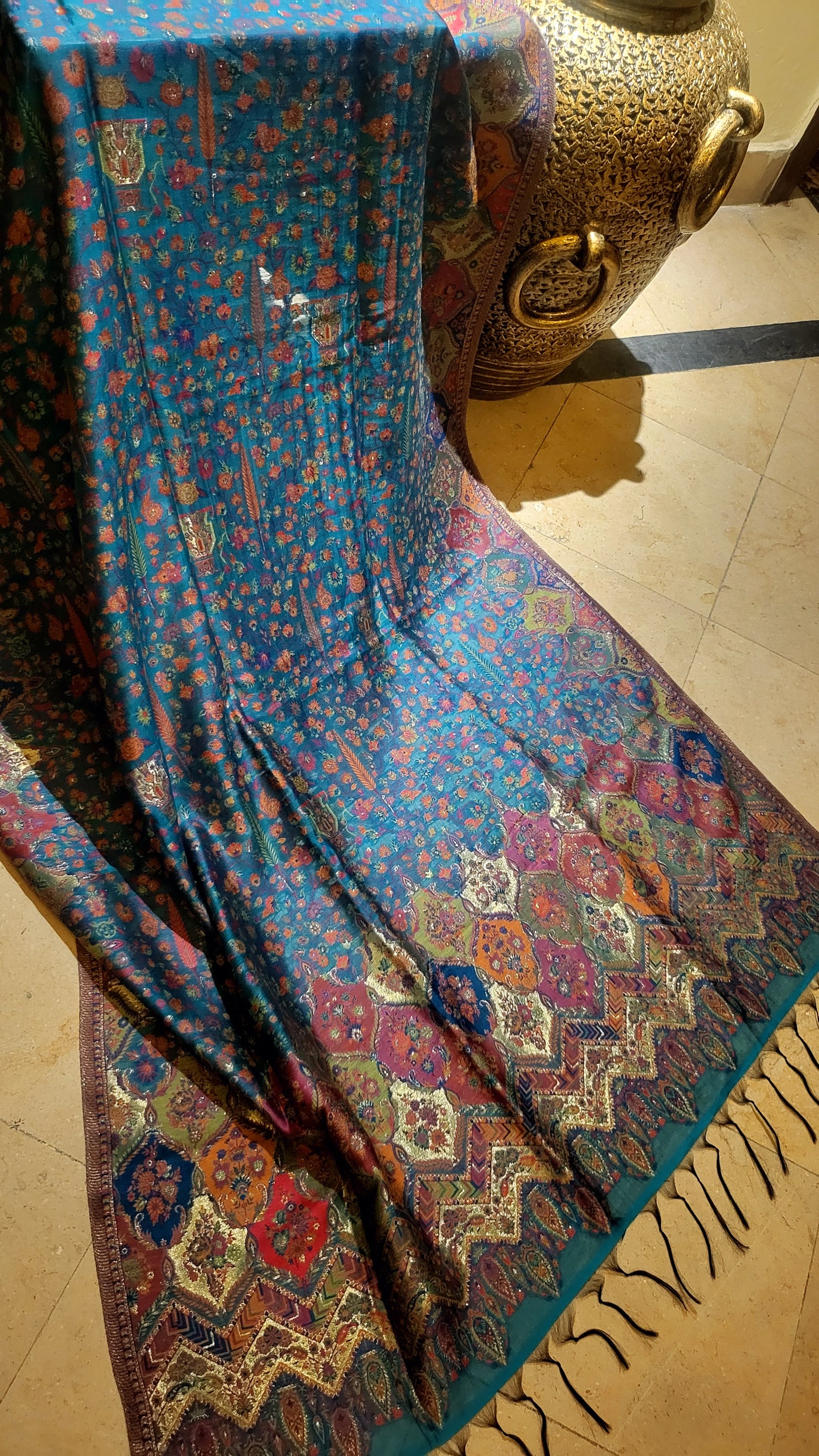 Silk kaani : shawl
