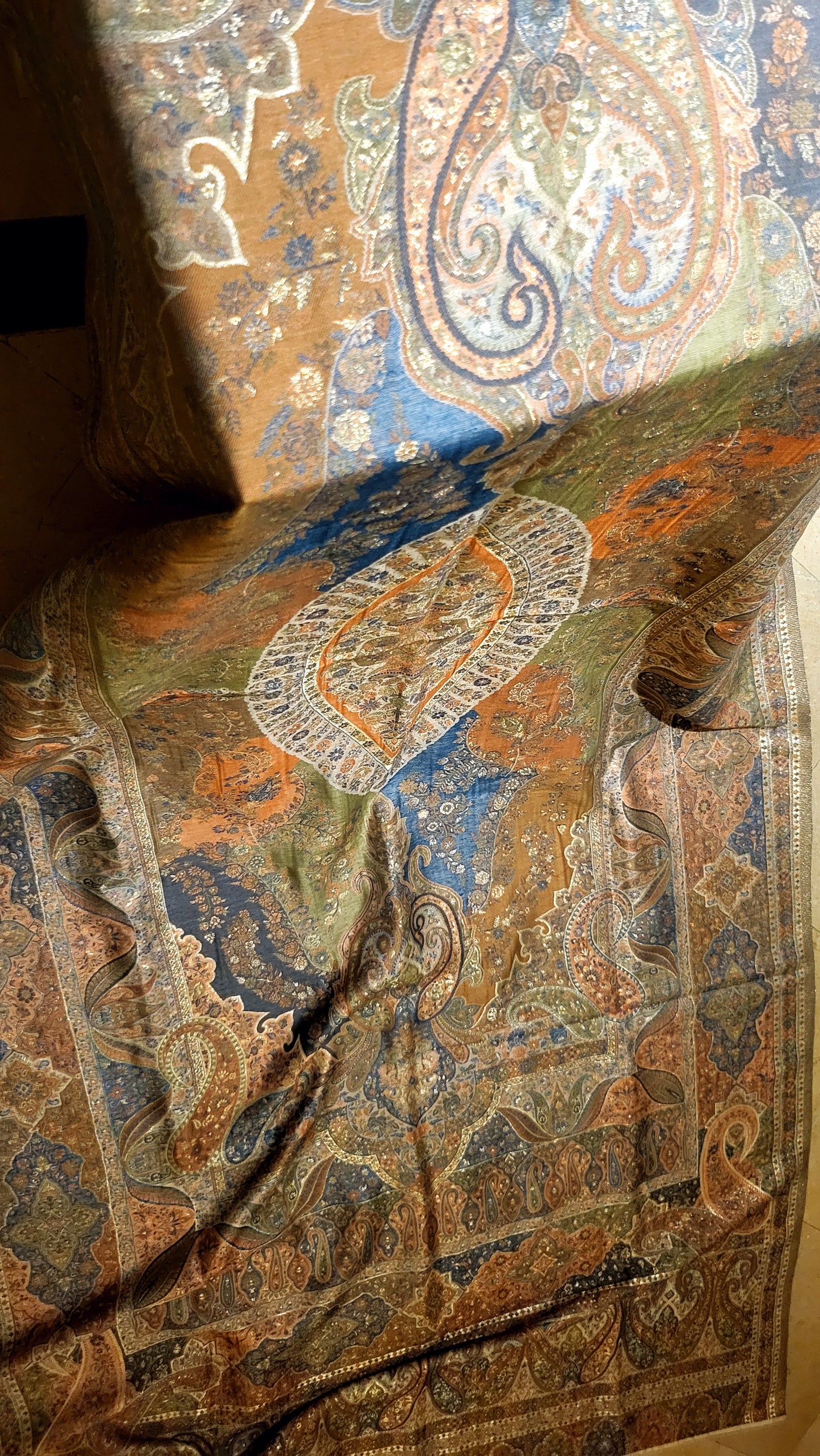 Silk kaani : shawl