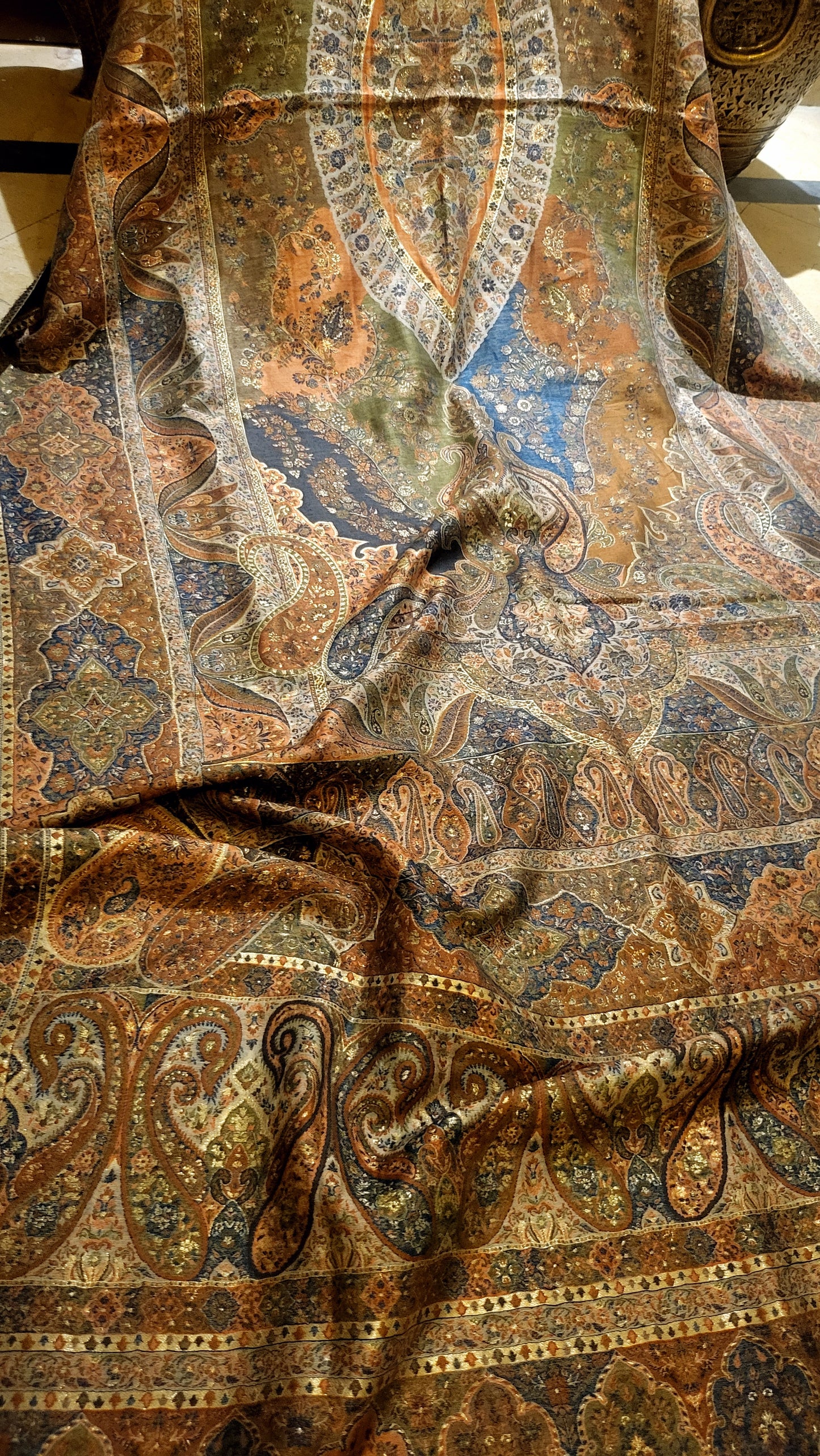 Silk kaani : shawl