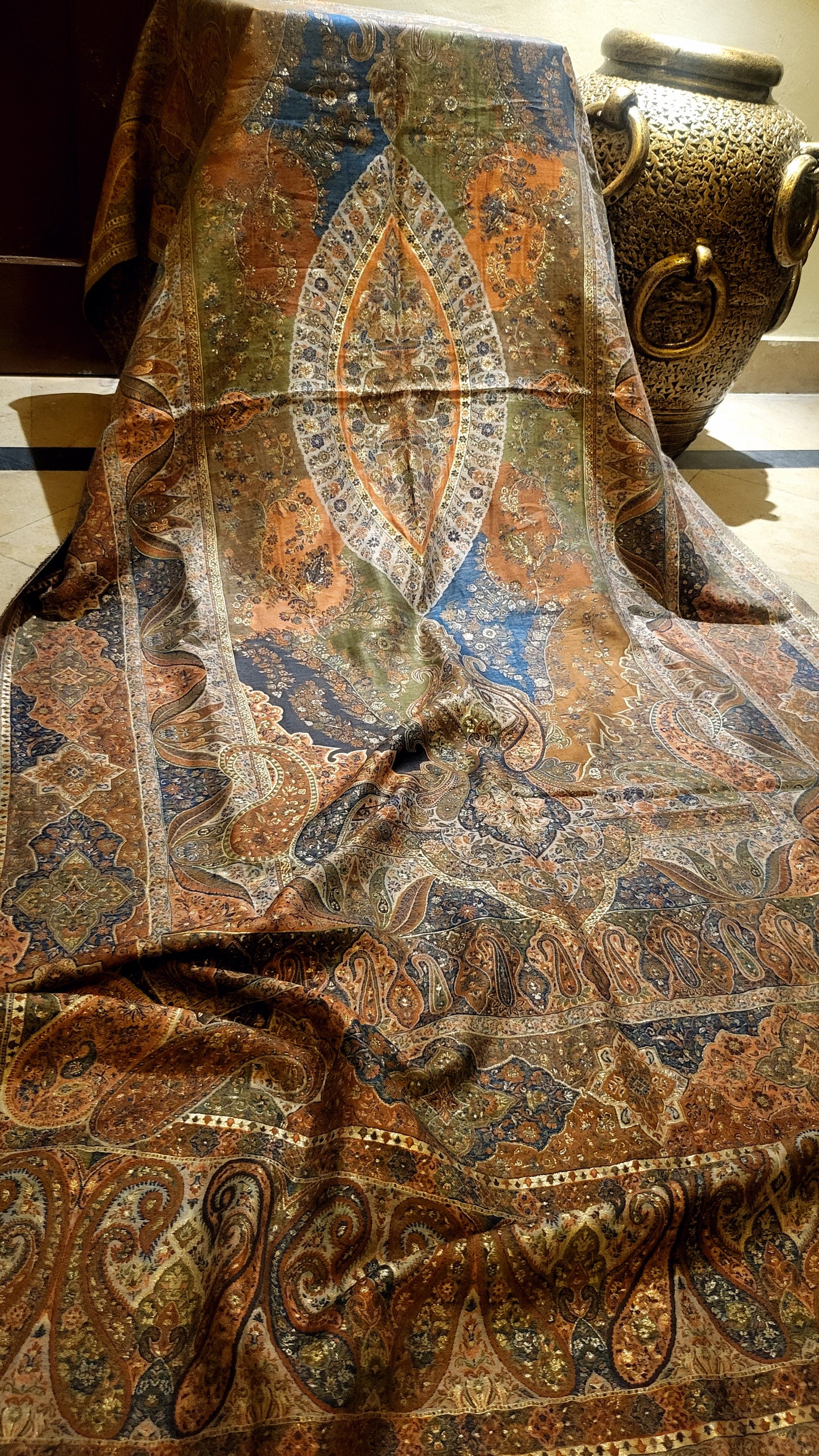 Silk kaani : shawl