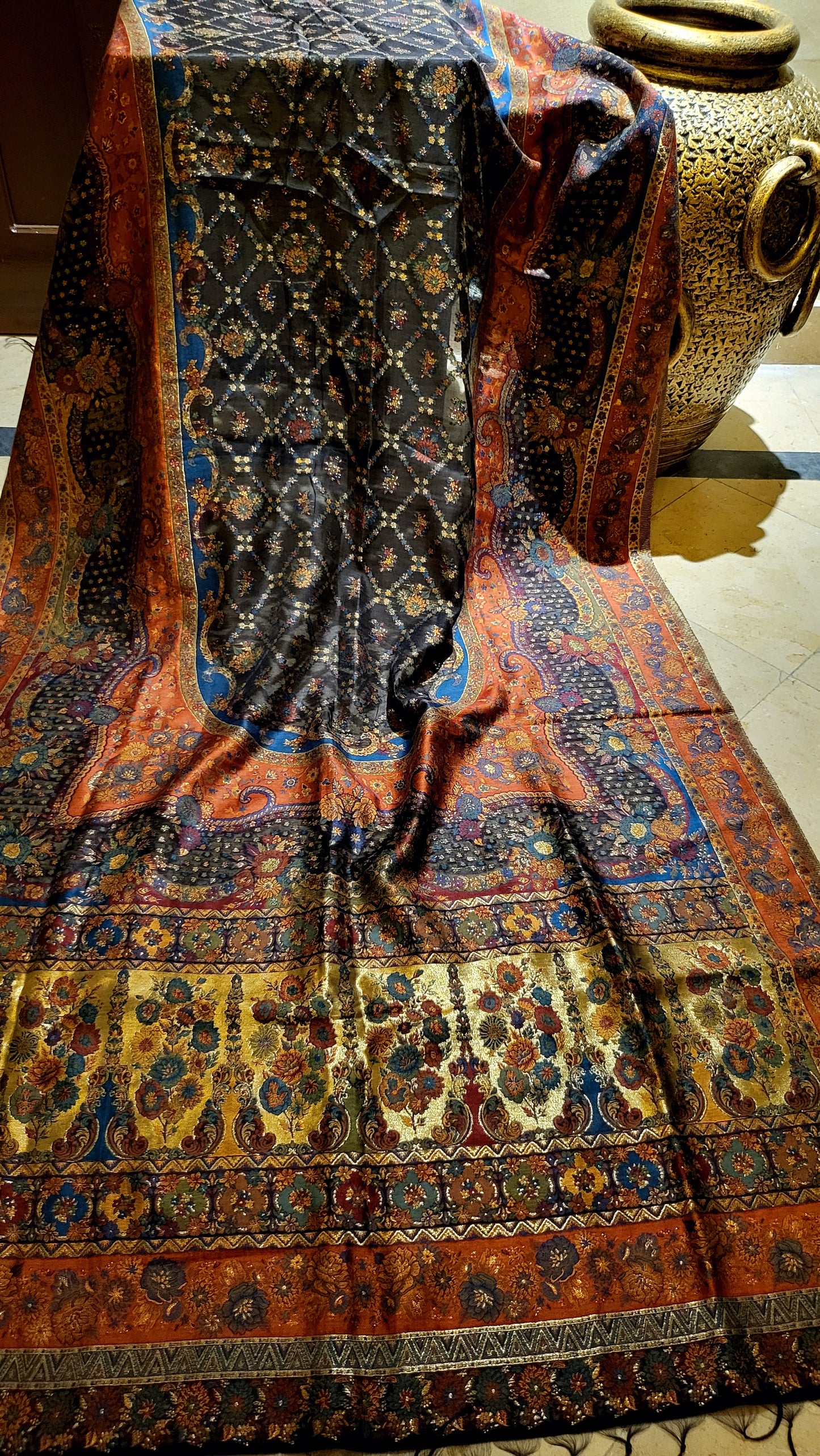 Silk kaani : shawl