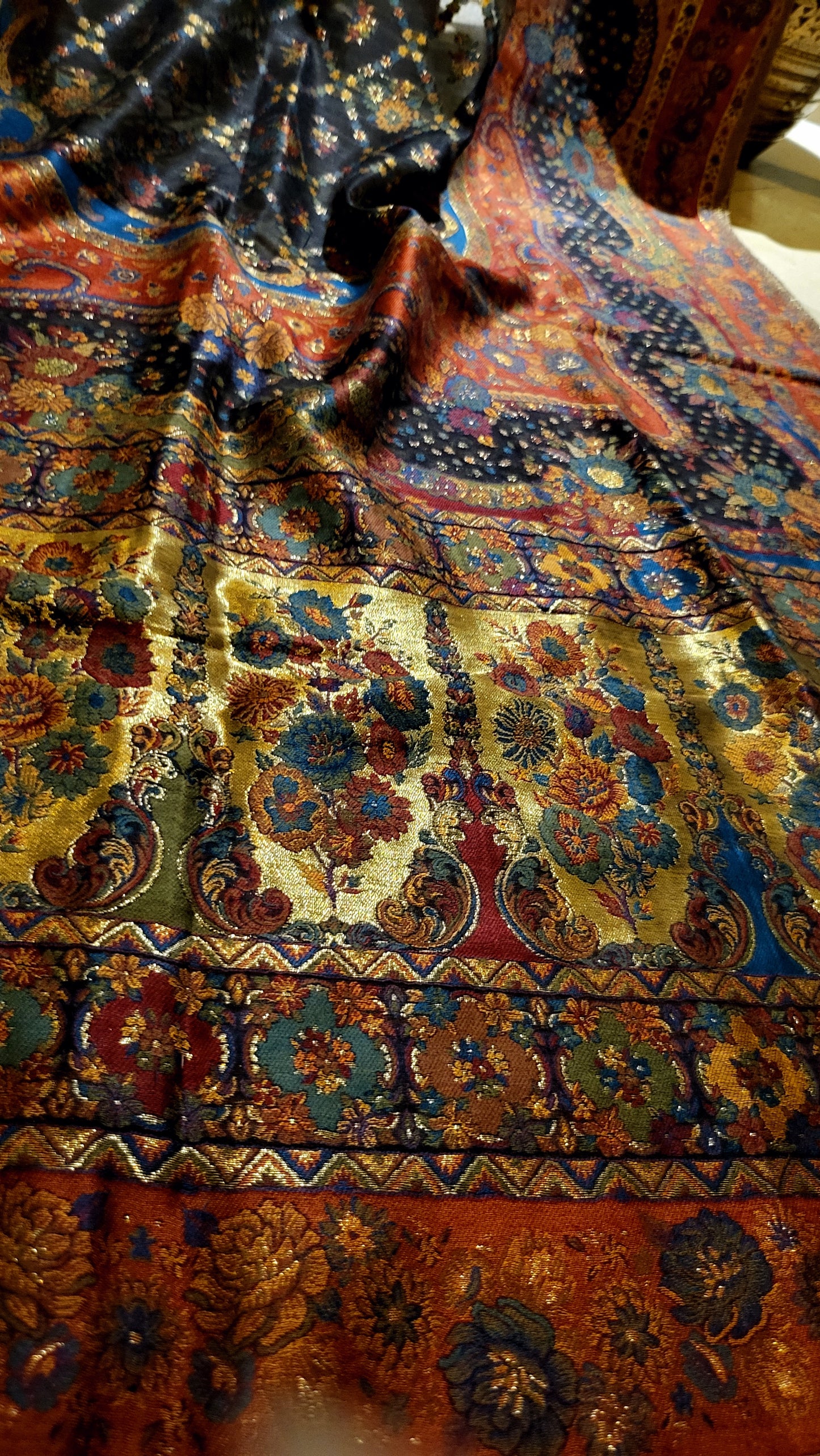 Silk kaani : shawl