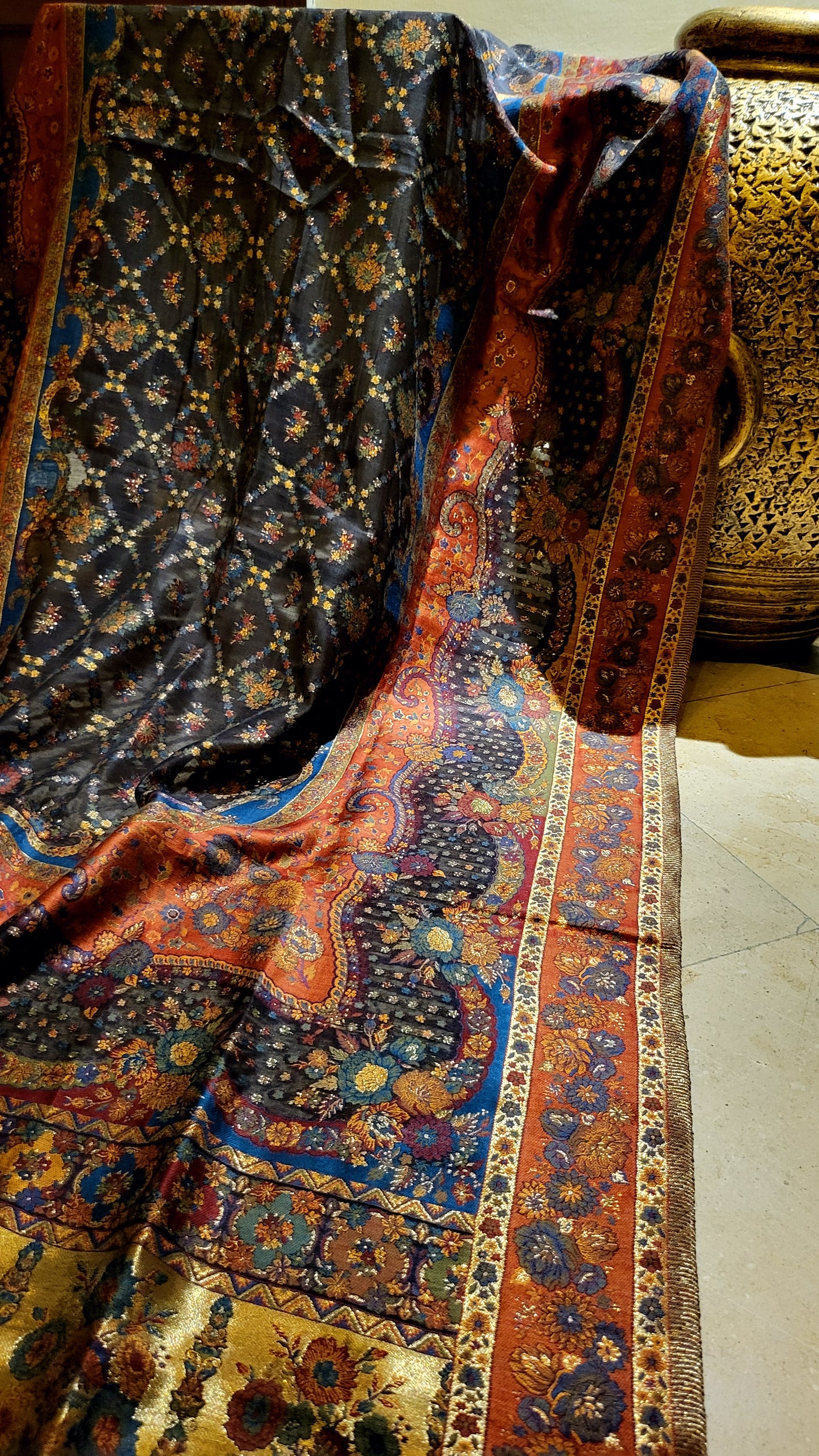 Silk kaani : shawl