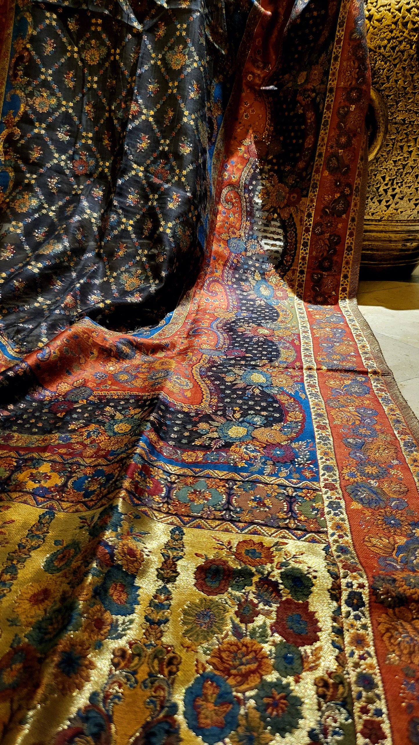 Silk kaani : shawl