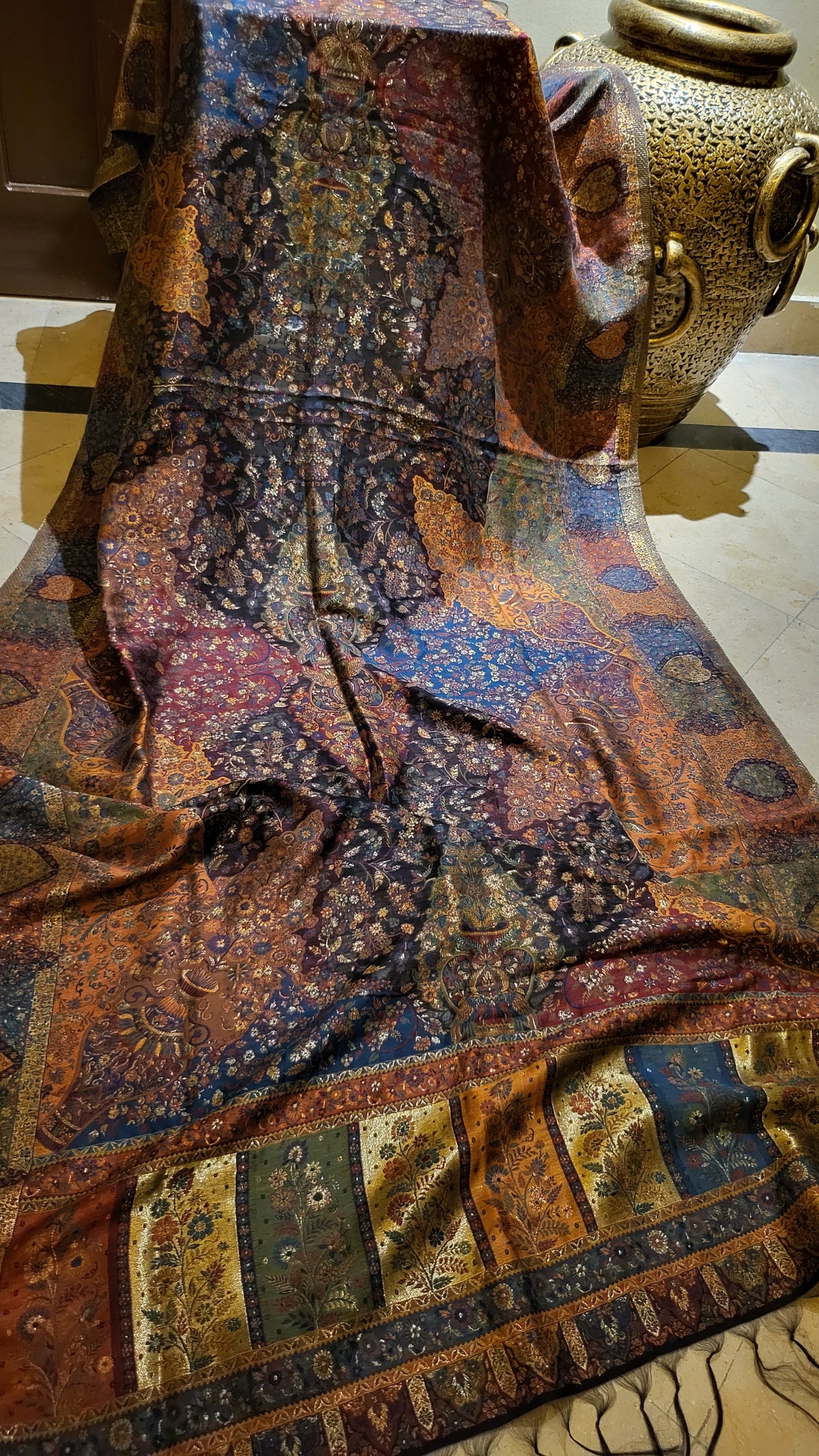 Silk kaani : shawl