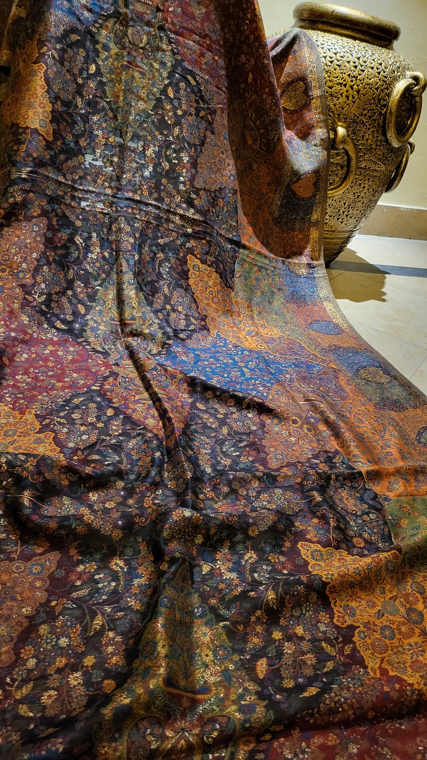 Silk kaani : shawl