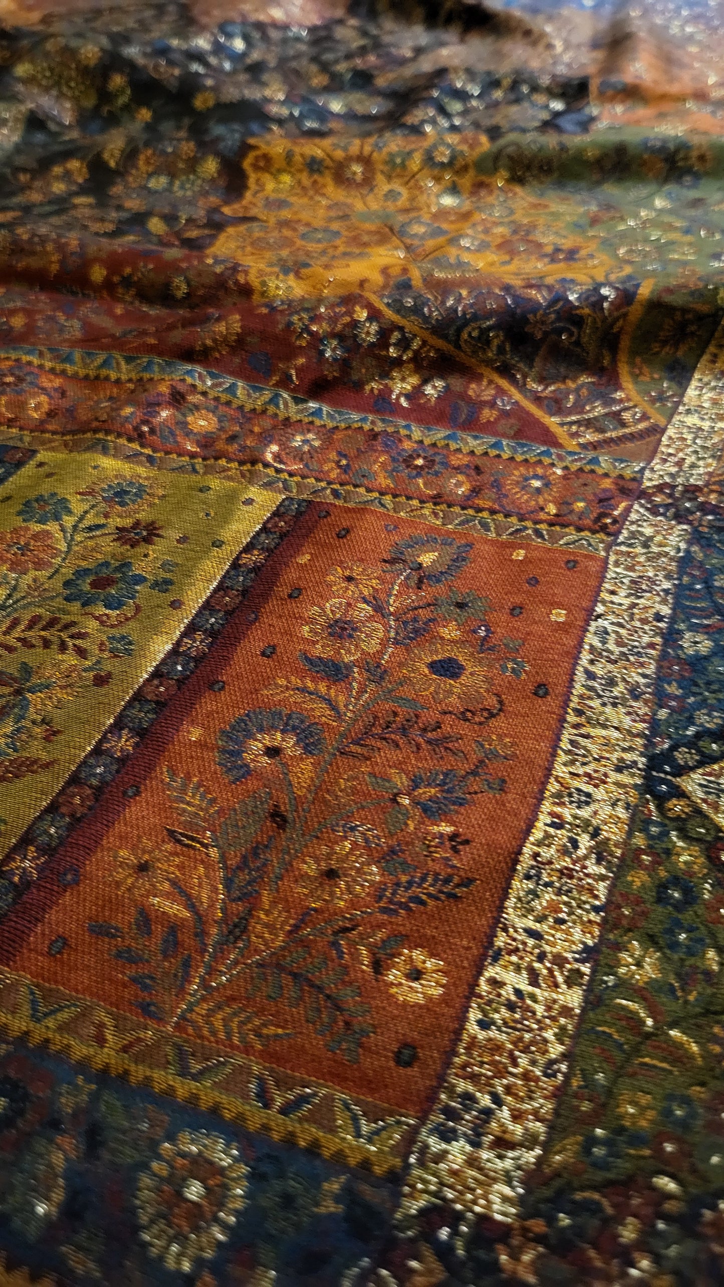 Silk kaani : shawl