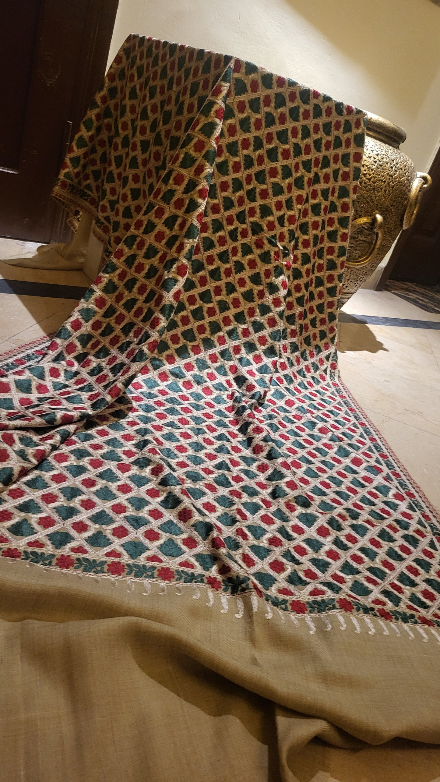 Embroidered shawl: Pashmina