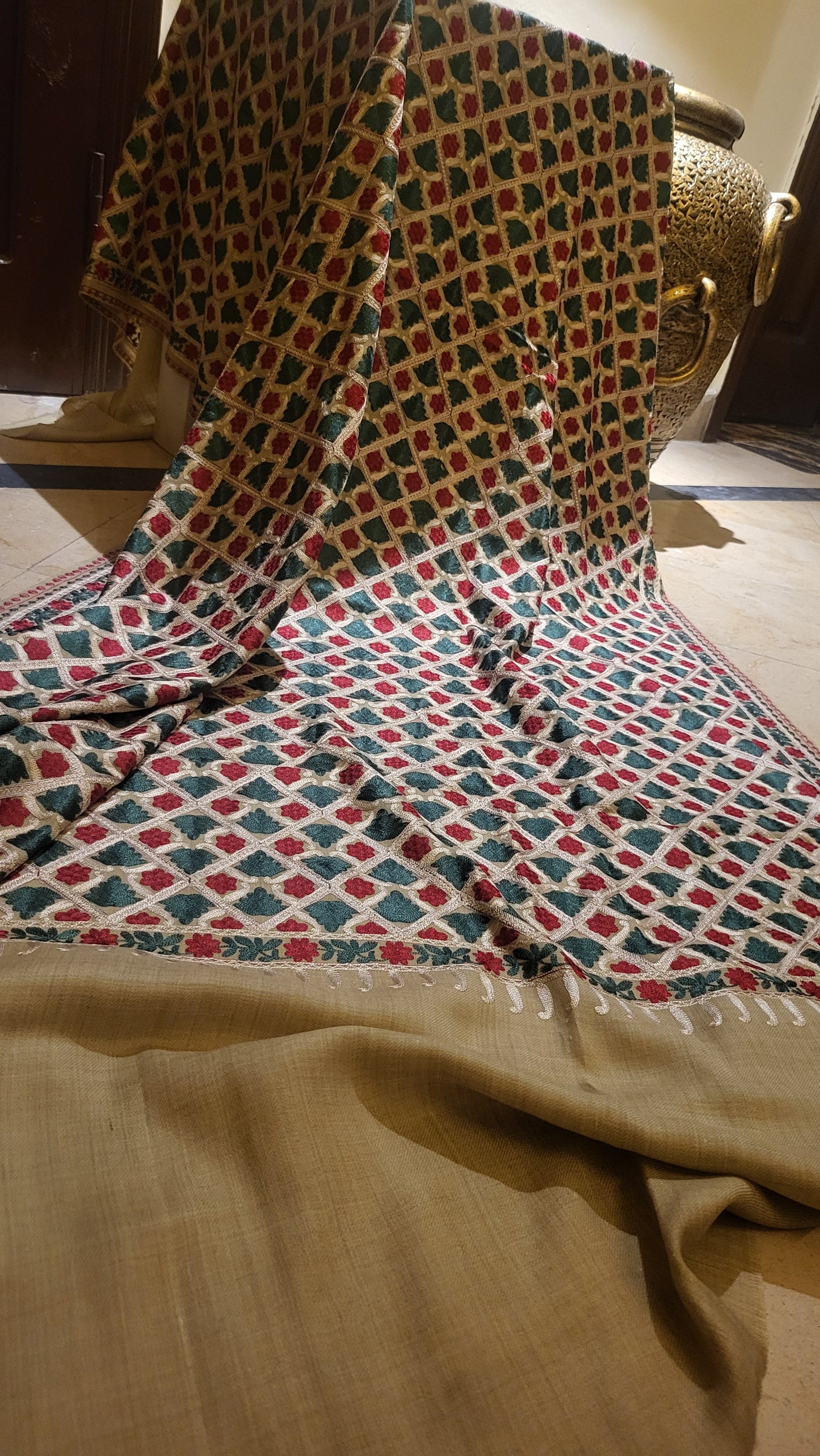 Embroidered shawl: Pashmina