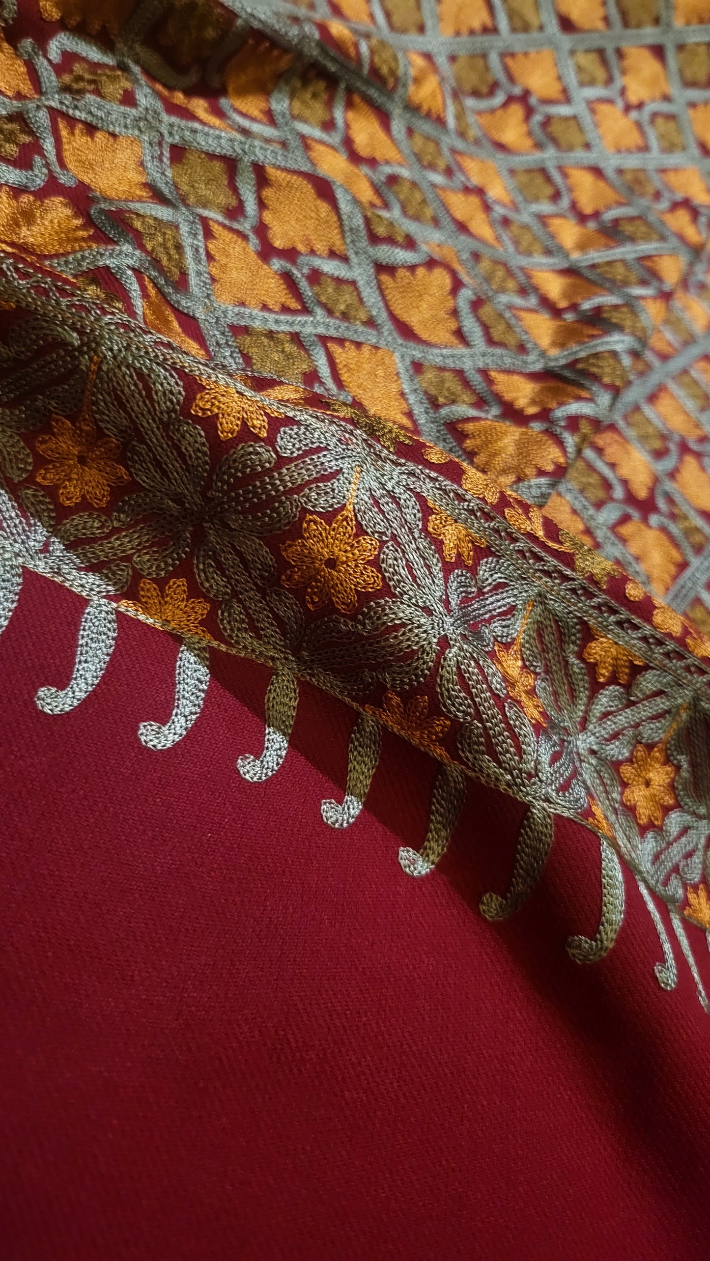 Embroidered shawl: Pashmina