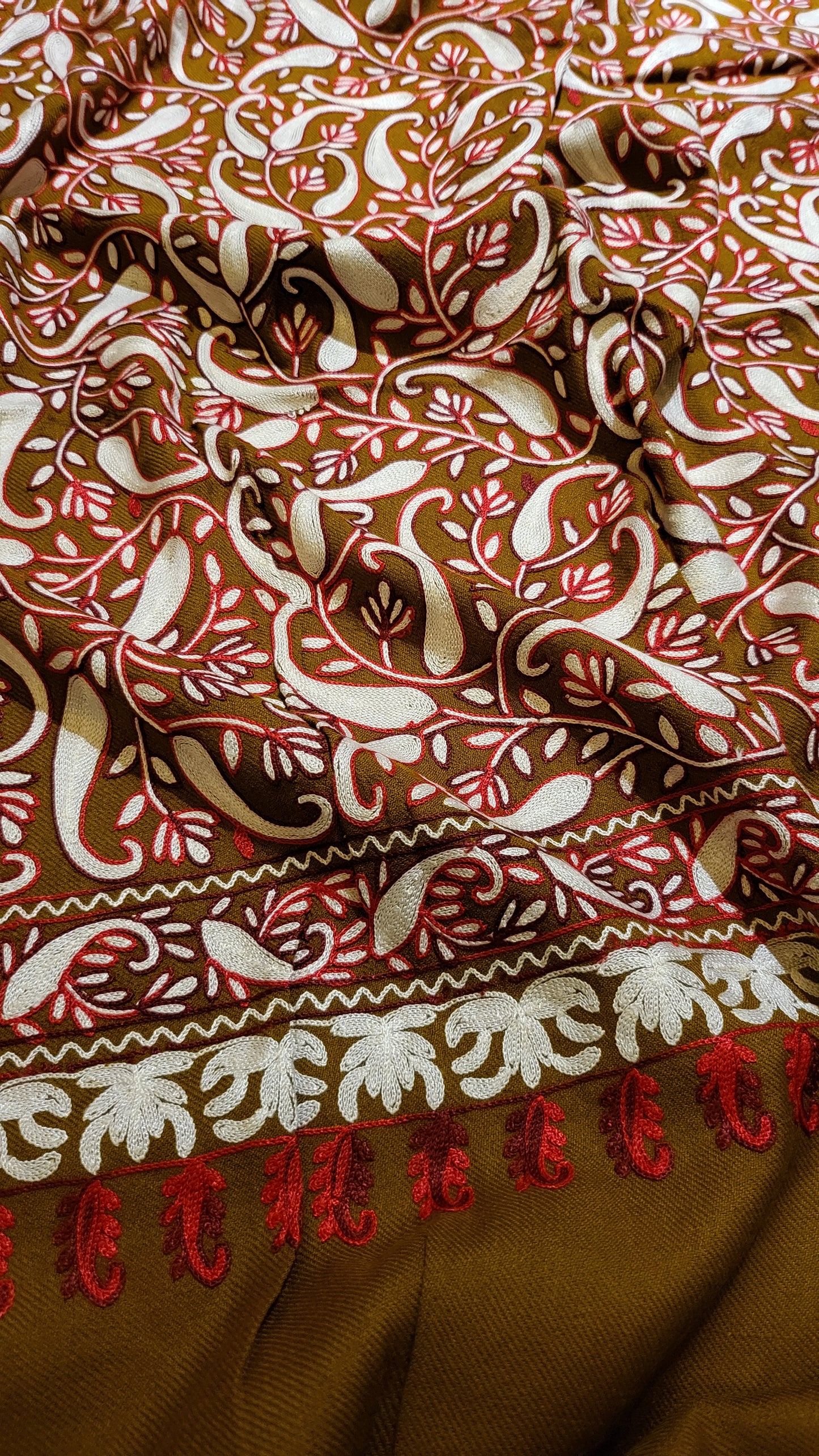 Jama shawl : Embroidered