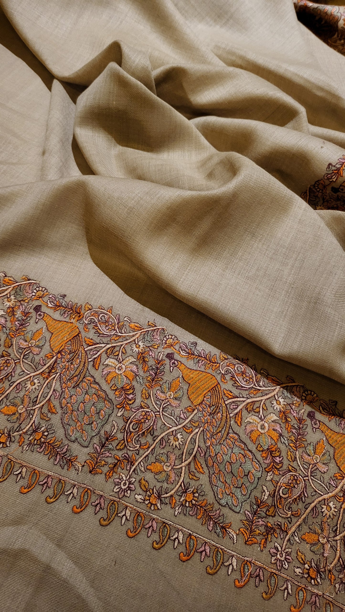 Peacock beauty : pashmina shawl