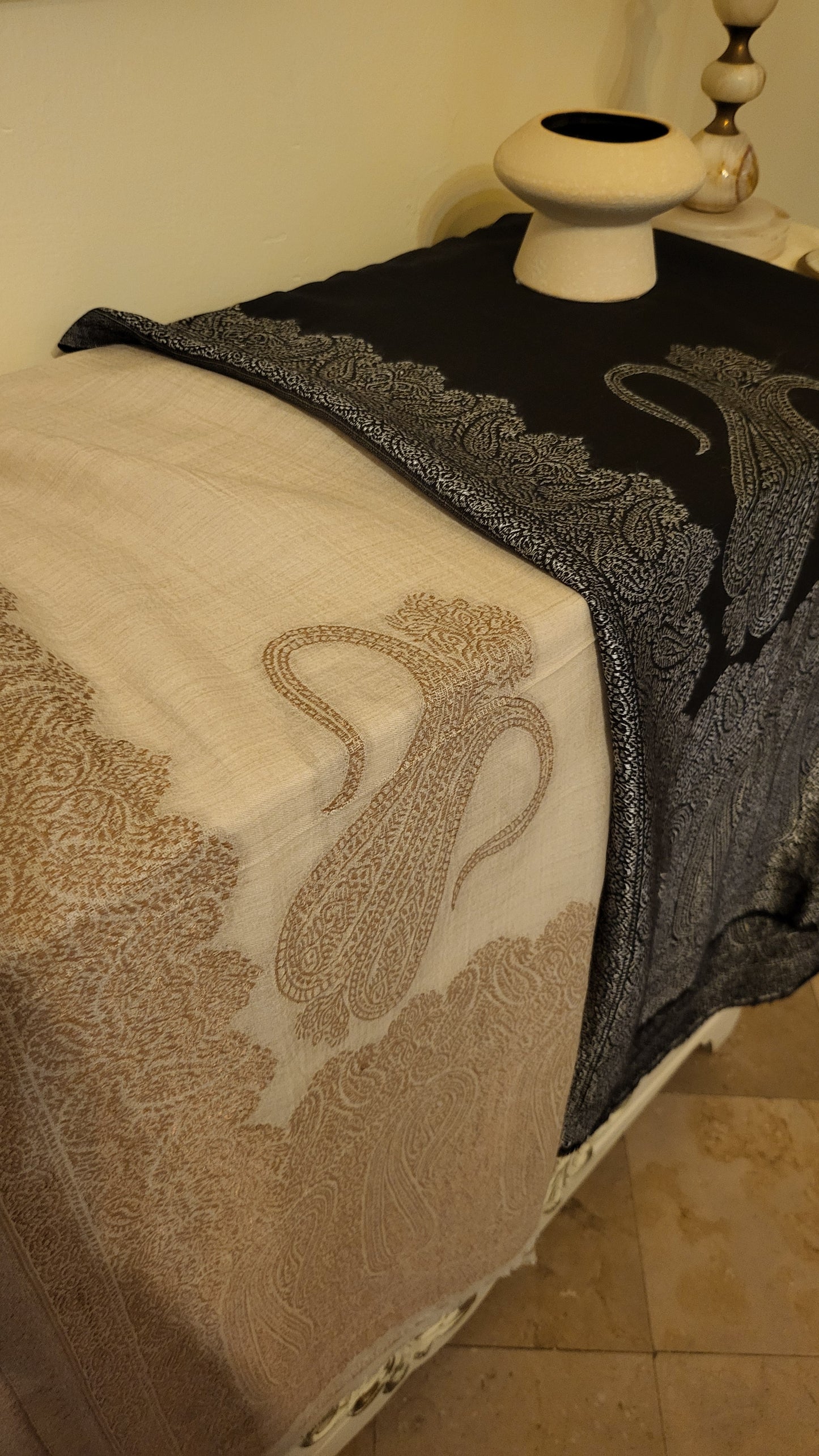 Black and white : Mini shawl