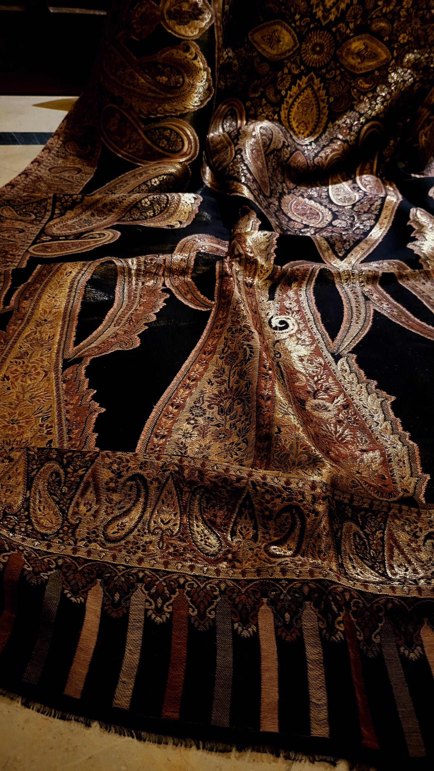 Black and gold : Kanni Reversible