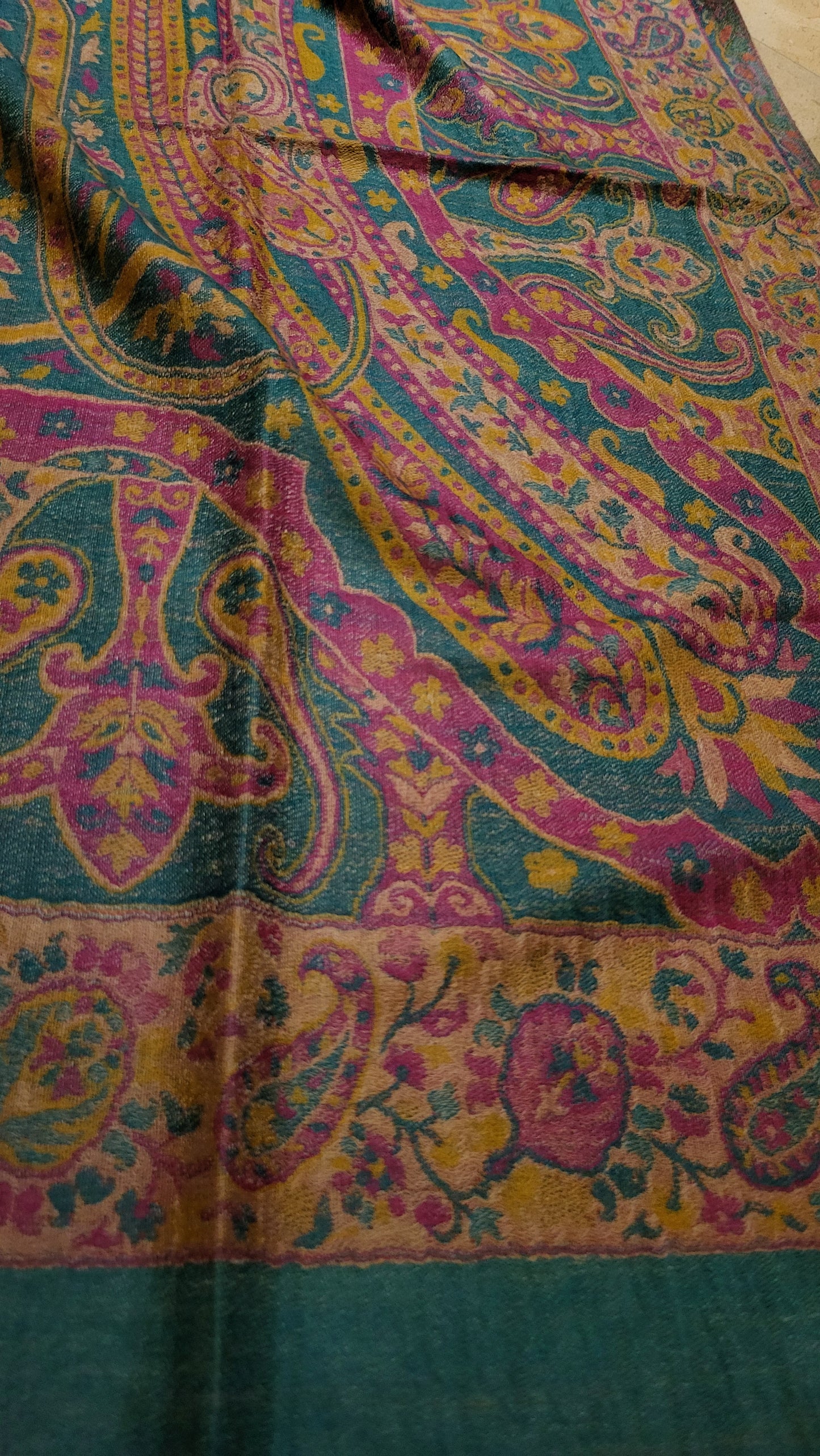 Persian kanni : Reversible shawl