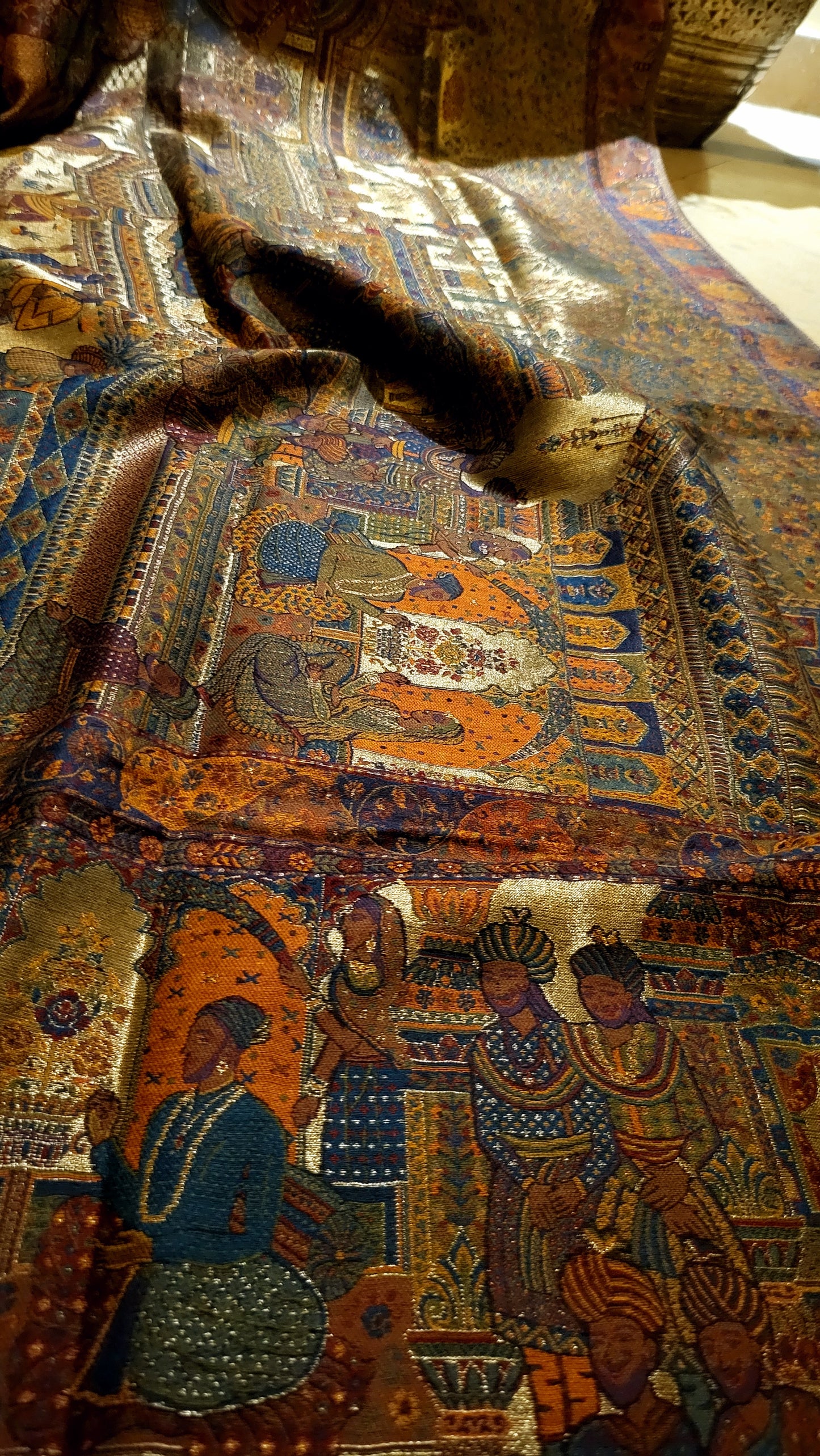 Mughal darbar : Moonlight Silky kaani shawl
