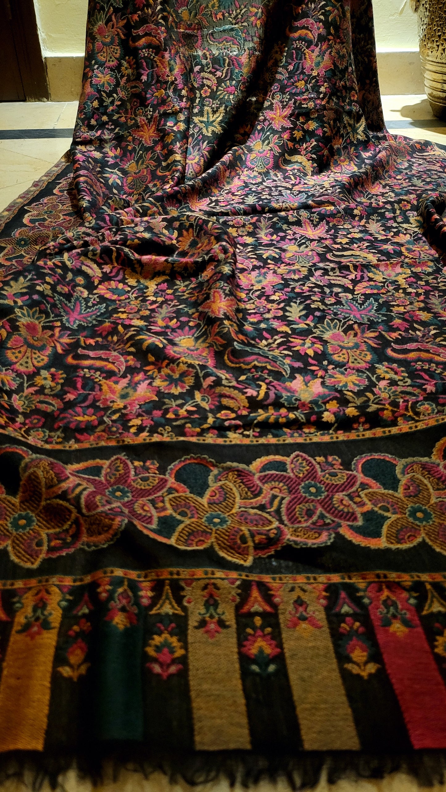 Black : Persian kanni