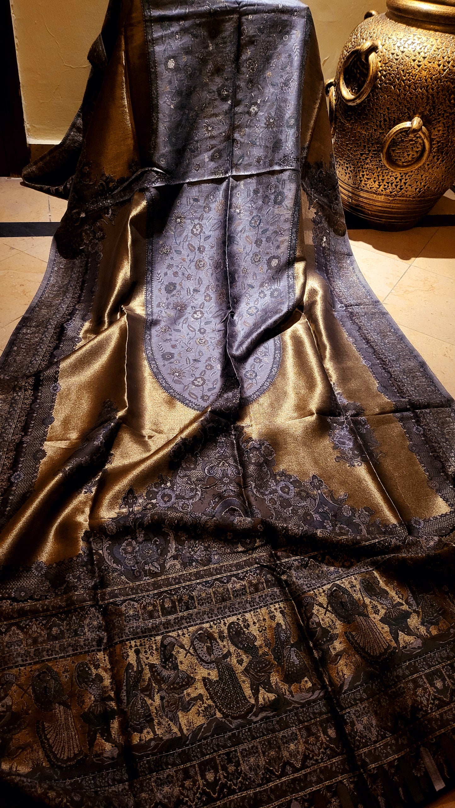 Black and gold : silky moonlight kanni shawl