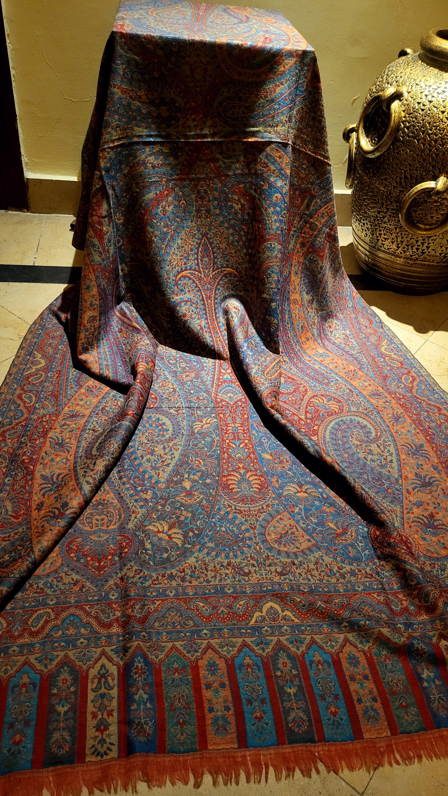 Reversible kanni : shawl