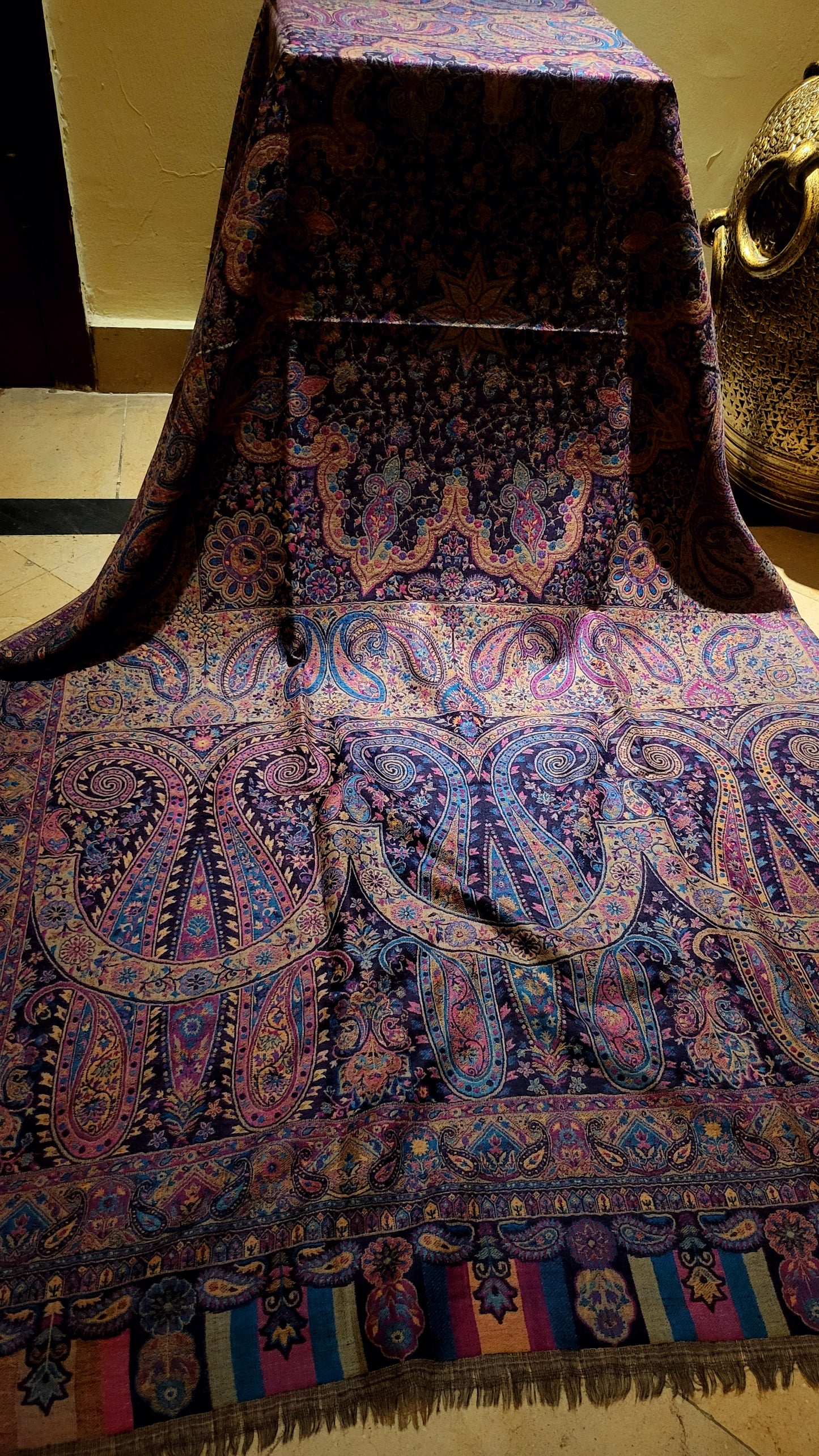 Reversible persian kanni: shawl
