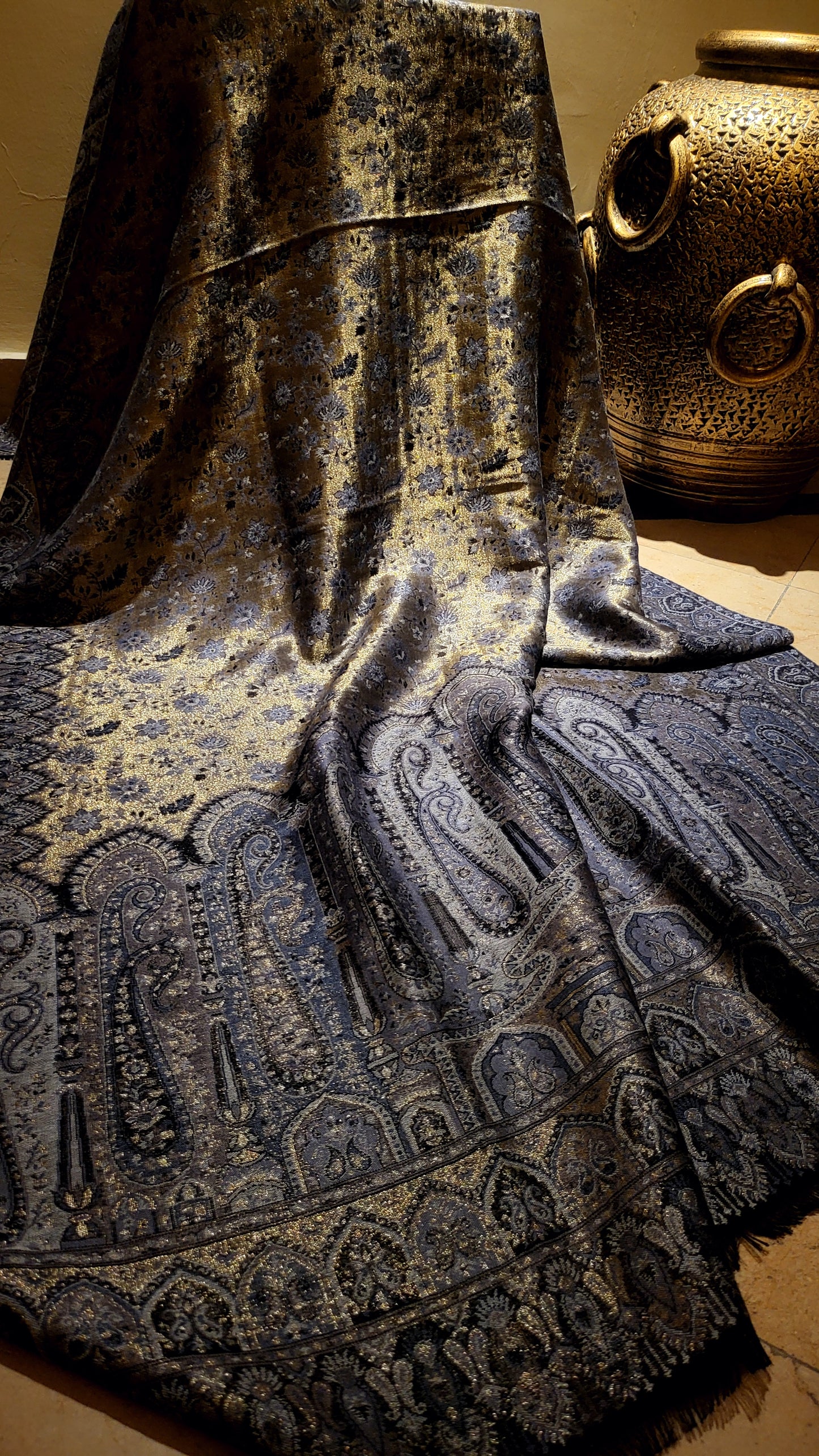 Gandhara moonlight : Reversible shawl