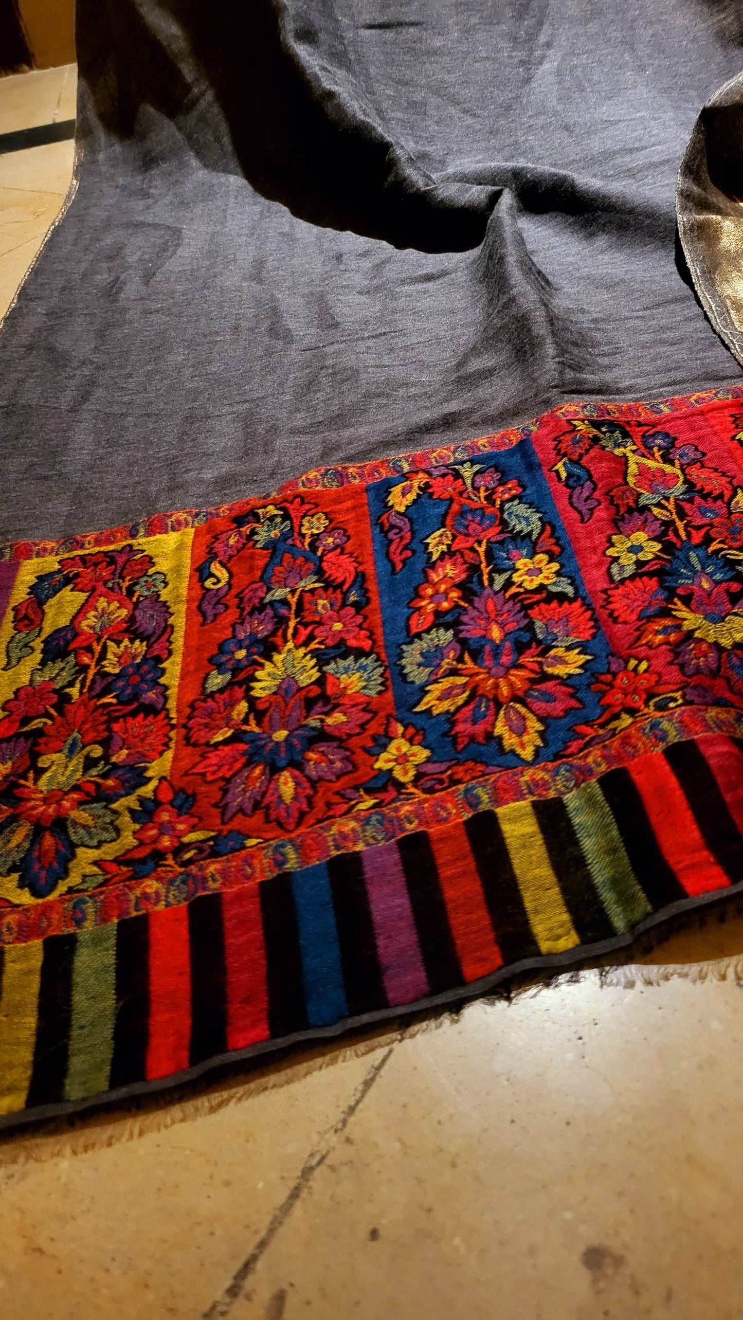 Reversible moonlight : kanni shawl