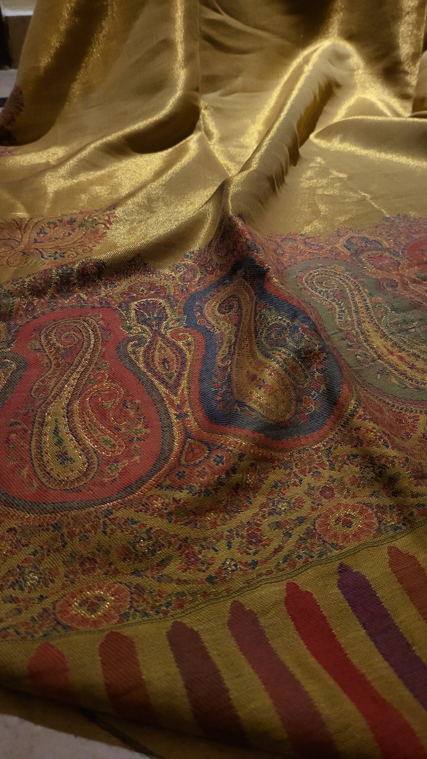 Golden kanni : shawl